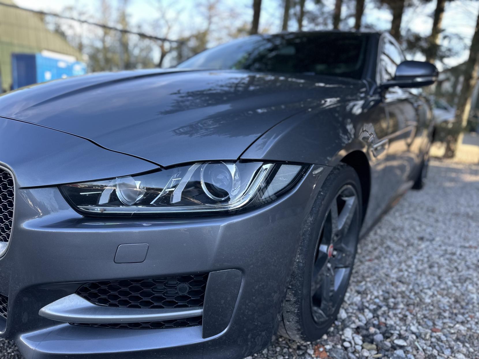 Jaguar XE 2.0d R-Sport Saloon 4dr Diesel Auto Euro 6 (s/s) (180 ps)