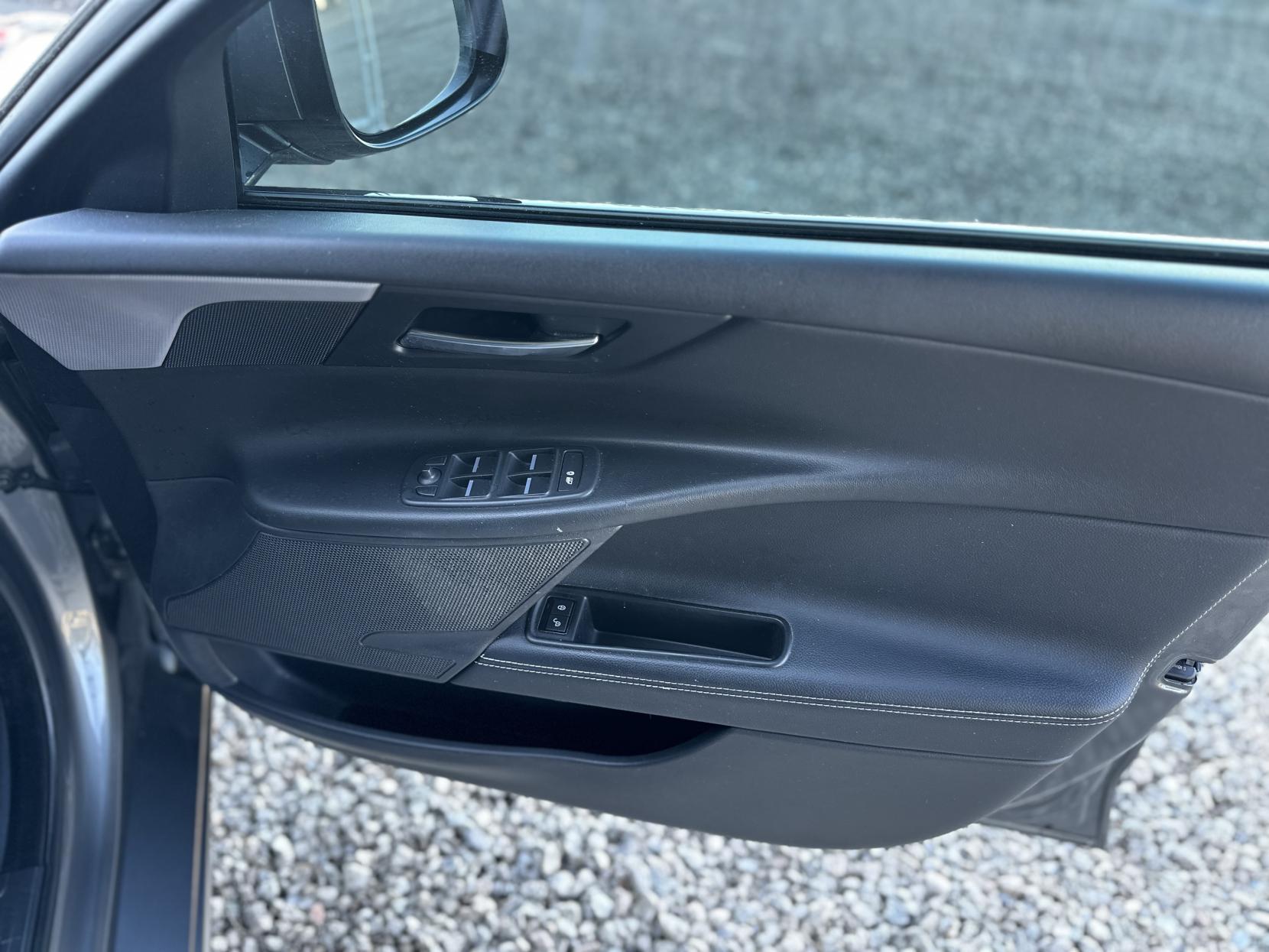 Jaguar XE 2.0d R-Sport Saloon 4dr Diesel Auto Euro 6 (s/s) (180 ps)