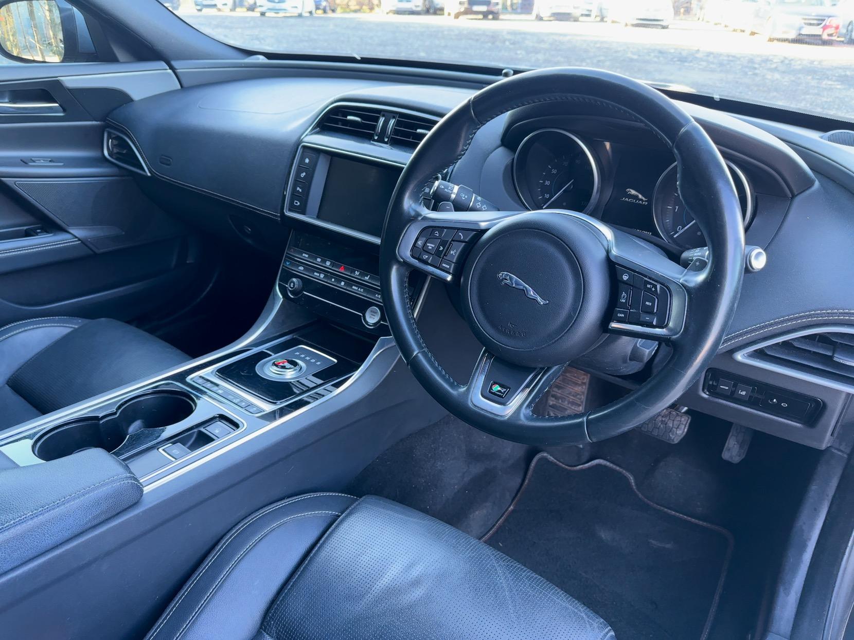 Jaguar XE 2.0d R-Sport Saloon 4dr Diesel Auto Euro 6 (s/s) (180 ps)