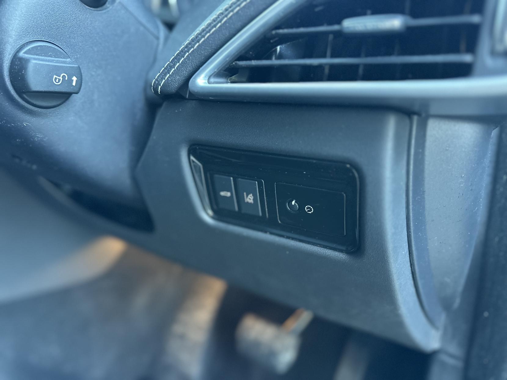 Jaguar XE 2.0d R-Sport Saloon 4dr Diesel Auto Euro 6 (s/s) (180 ps)