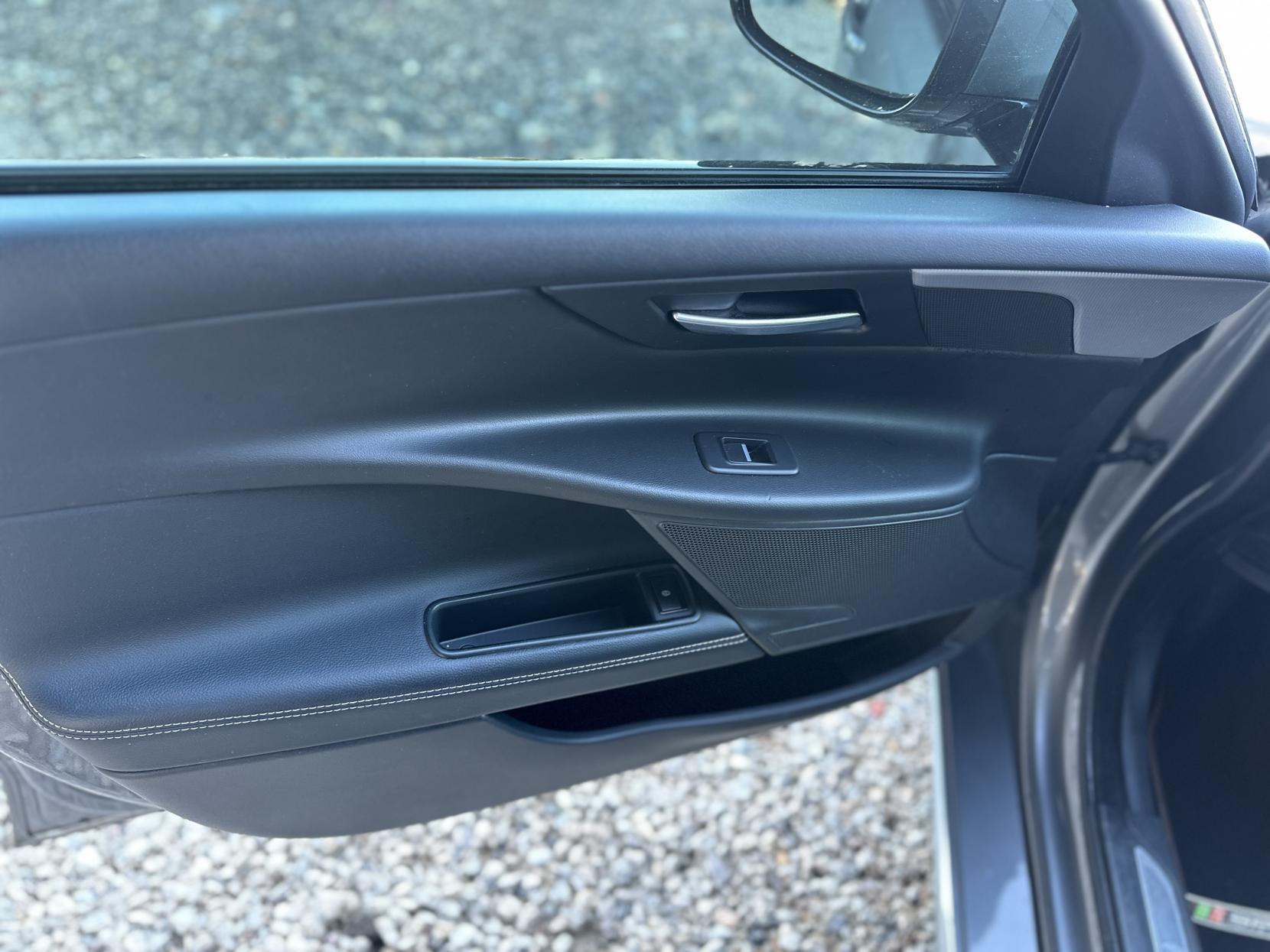 Jaguar XE 2.0d R-Sport Saloon 4dr Diesel Auto Euro 6 (s/s) (180 ps)