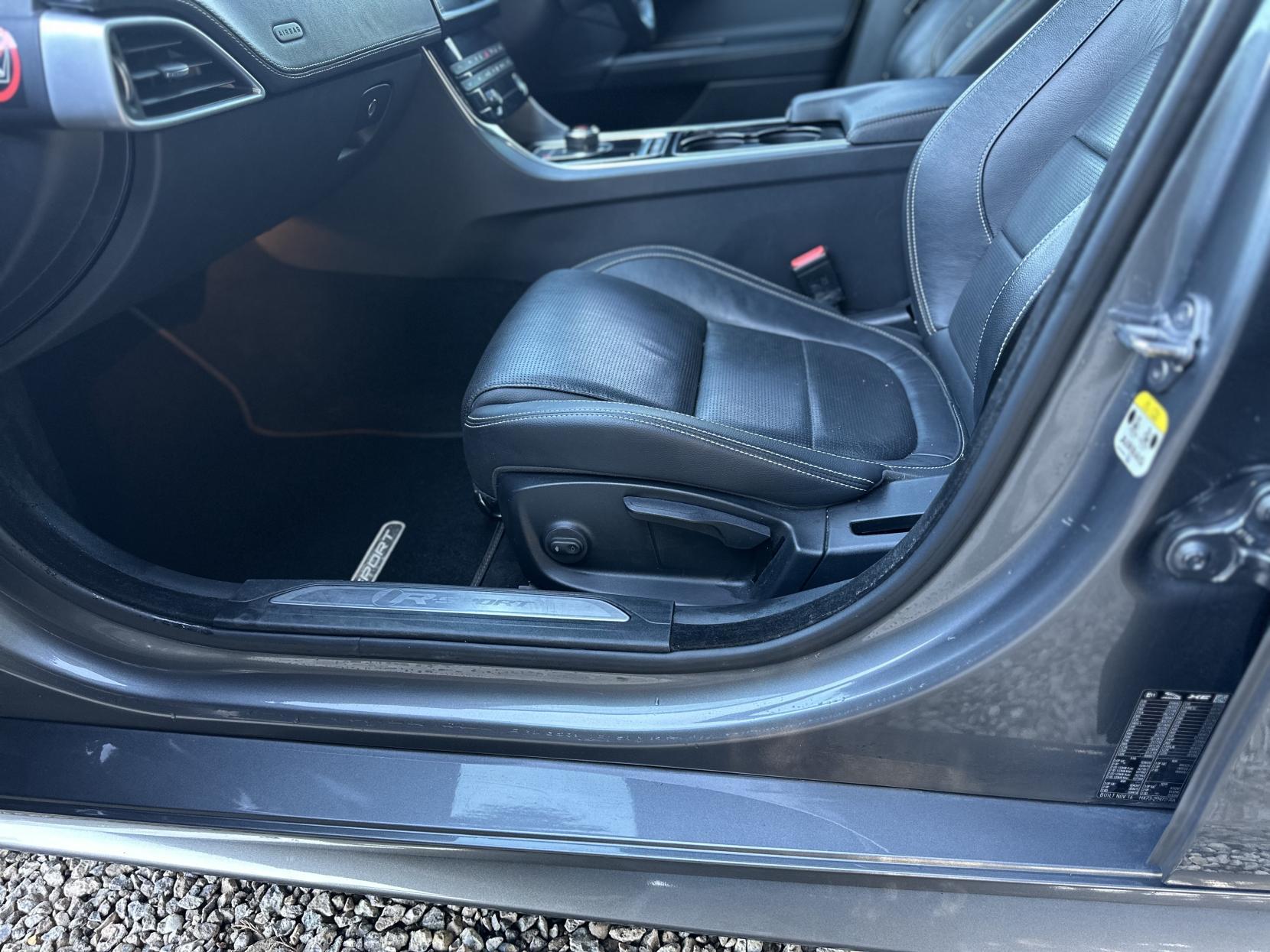 Jaguar XE 2.0d R-Sport Saloon 4dr Diesel Auto Euro 6 (s/s) (180 ps)