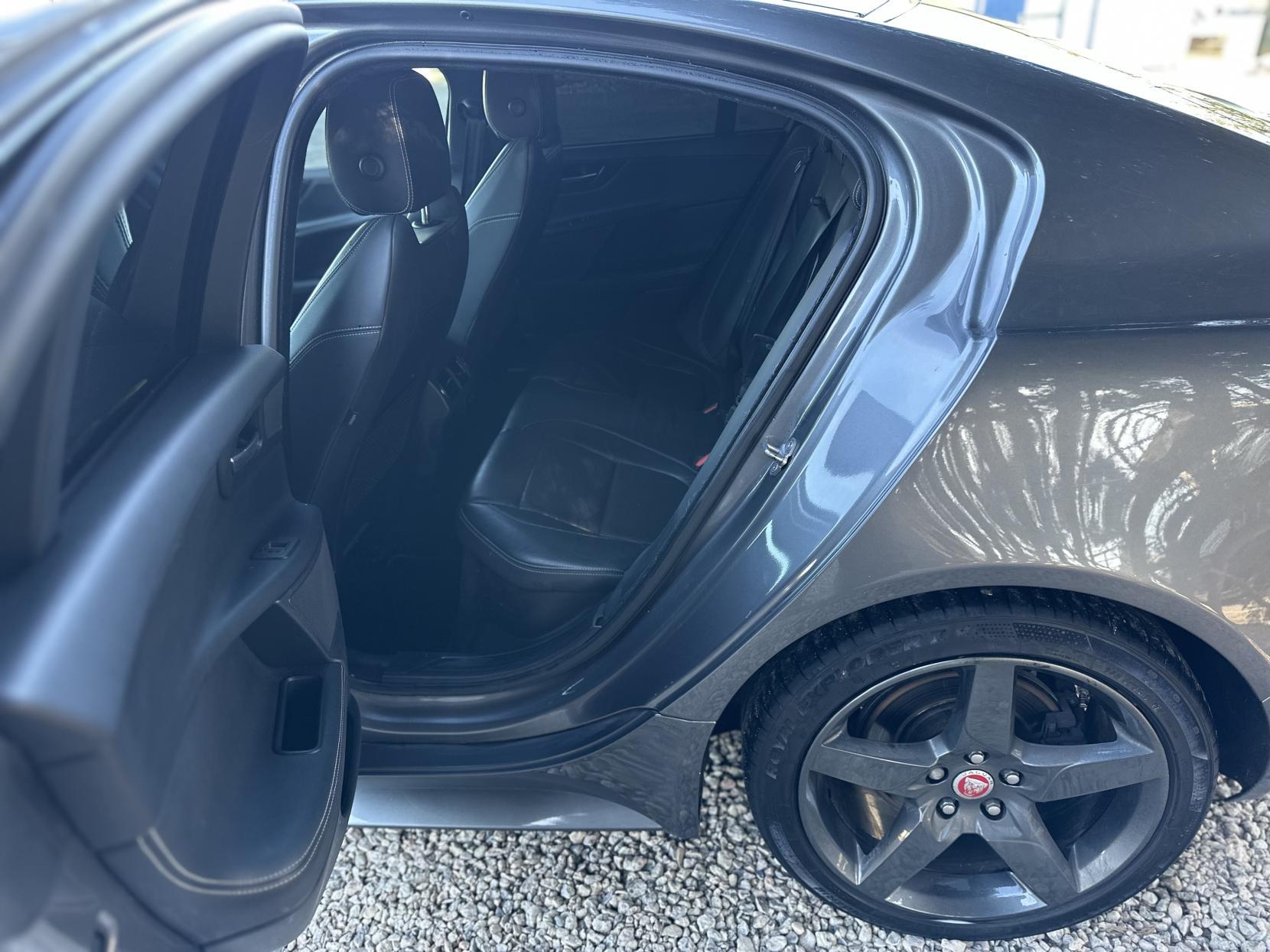 Jaguar XE 2.0d R-Sport Saloon 4dr Diesel Auto Euro 6 (s/s) (180 ps)