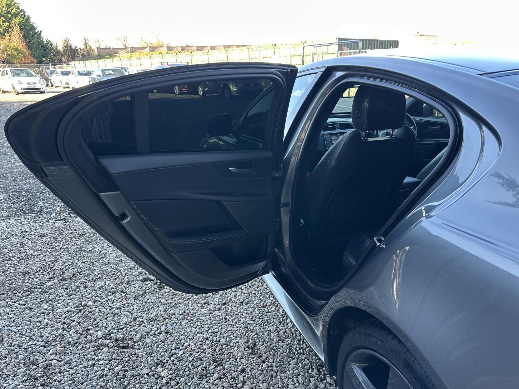 Jaguar XE 2.0d R-Sport Saloon 4dr Diesel Auto Euro 6 (s/s) (180 ps)