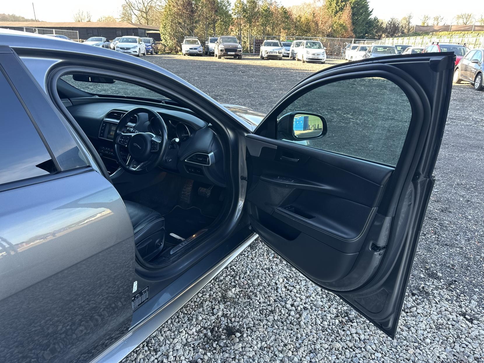 Jaguar XE 2.0d R-Sport Saloon 4dr Diesel Auto Euro 6 (s/s) (180 ps)