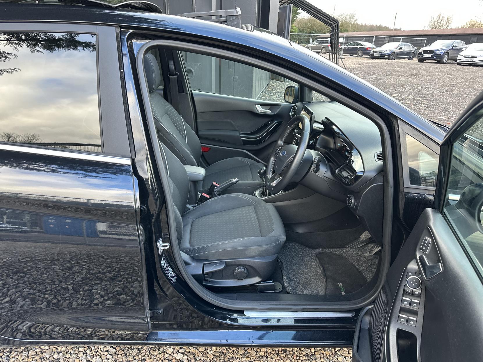 Ford Fiesta 1.0T EcoBoost Titanium Hatchback 5dr Petrol Manual Euro 6 (s/s) (125 ps)