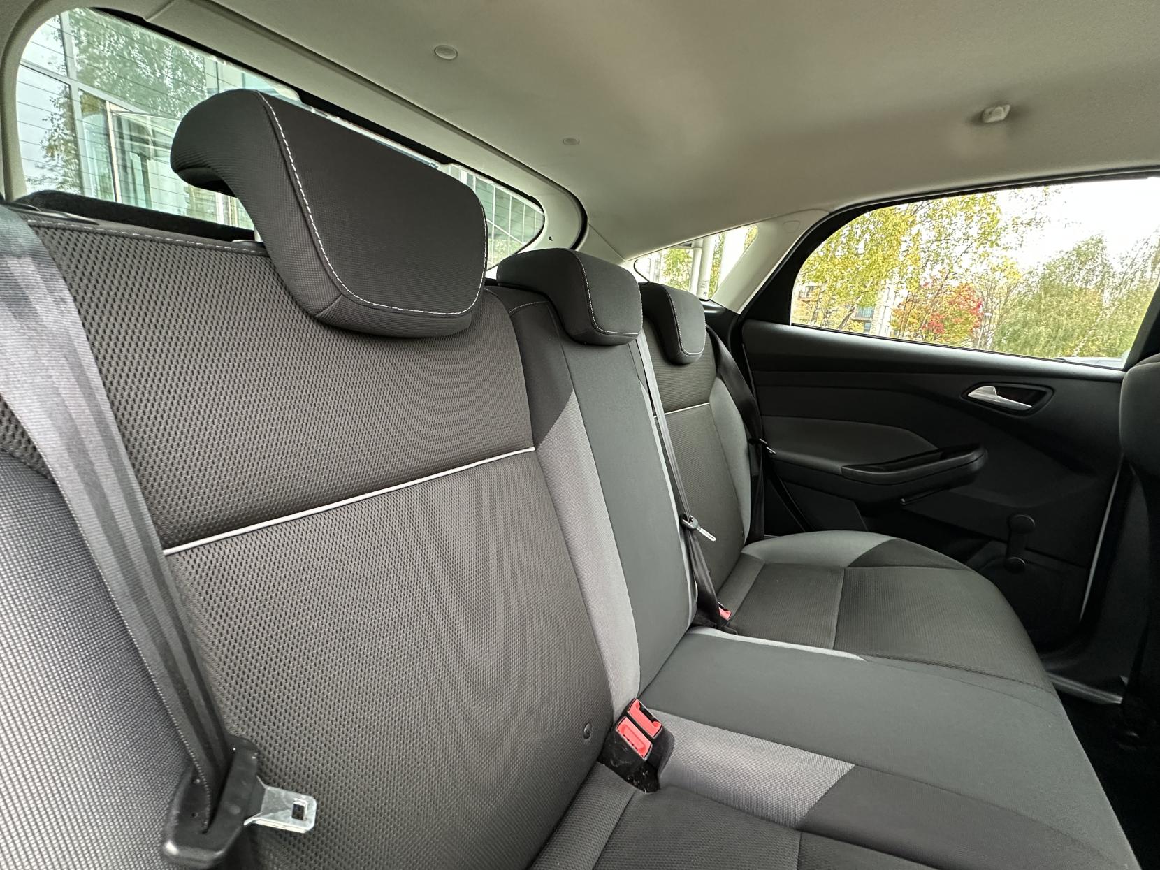 Ford Focus 1.6 Edge Hatchback 5dr Petrol Powershift Euro 5 (125 ps)