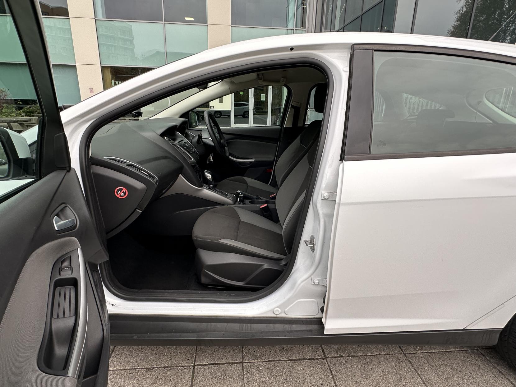 Ford Focus 1.6 Edge Hatchback 5dr Petrol Powershift Euro 5 (125 ps)