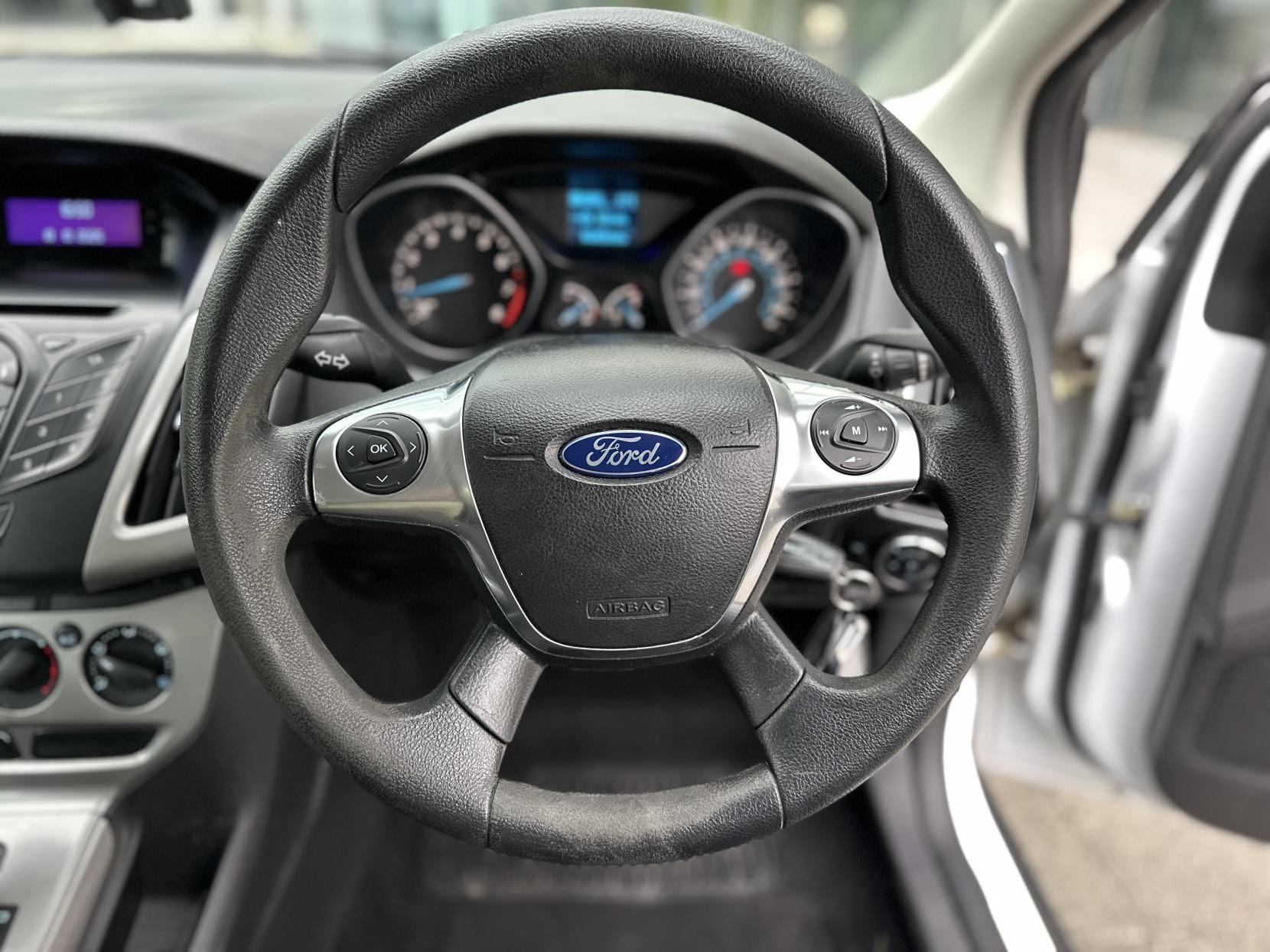 Ford Focus 1.6 Edge Hatchback 5dr Petrol Powershift Euro 5 (125 ps)