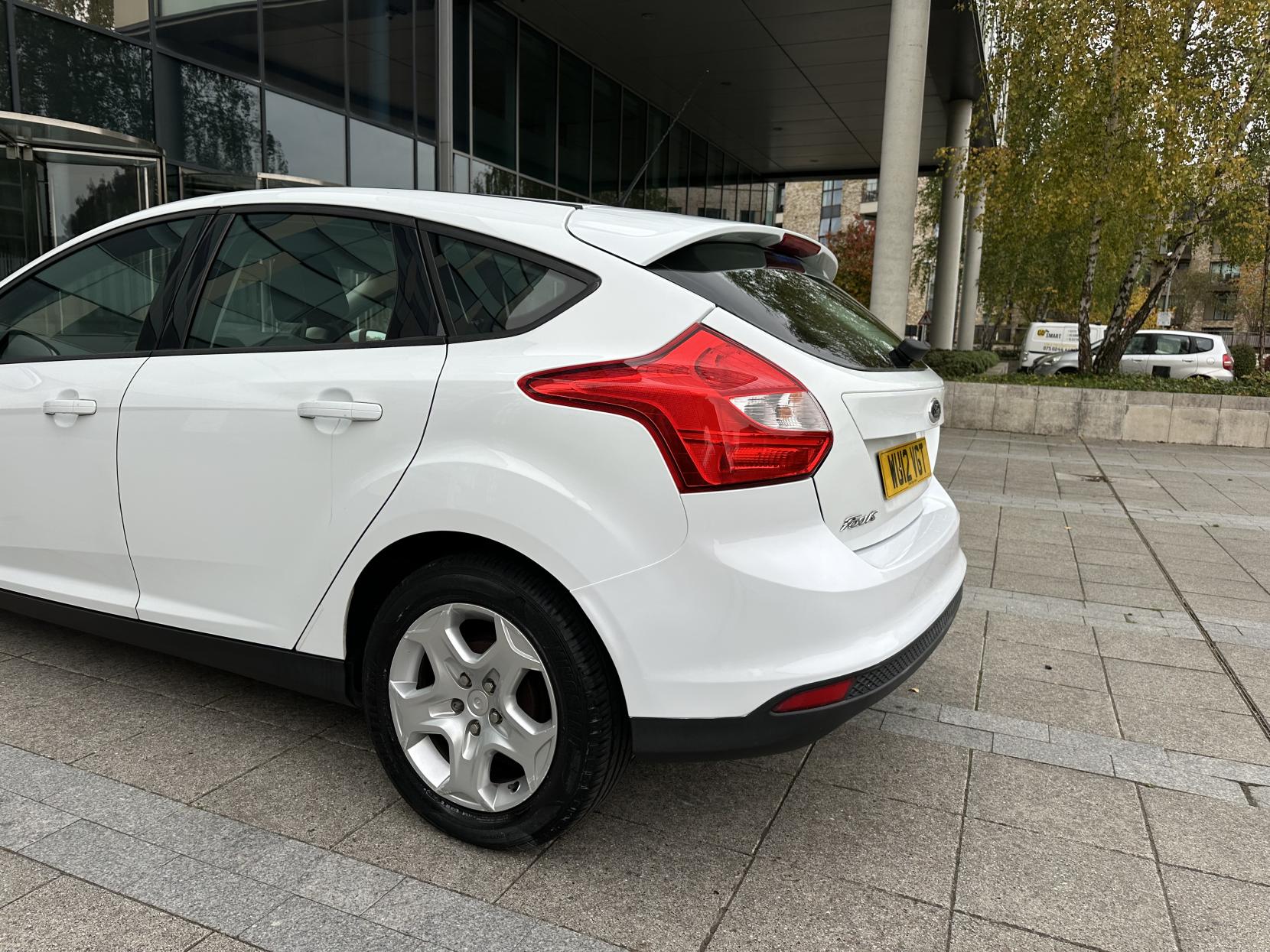 Ford Focus 1.6 Edge Hatchback 5dr Petrol Powershift Euro 5 (125 ps)