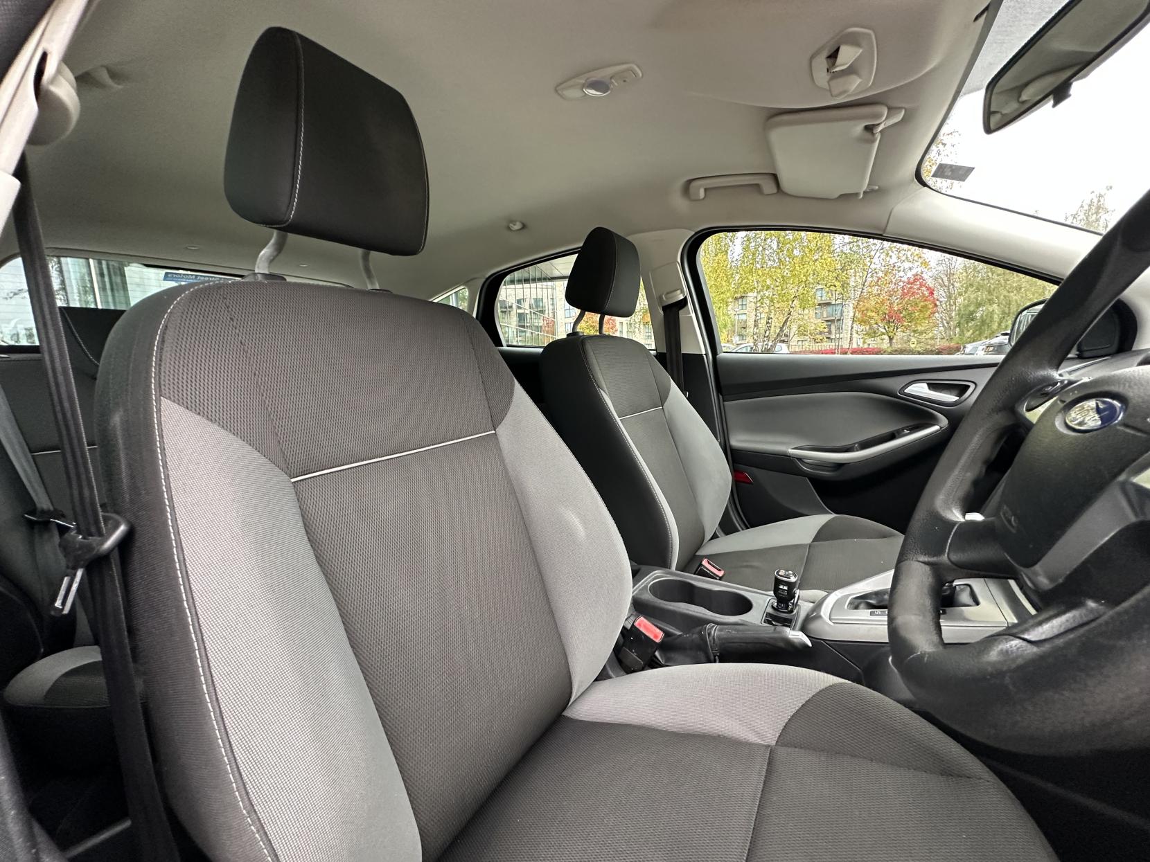 Ford Focus 1.6 Edge Hatchback 5dr Petrol Powershift Euro 5 (125 ps)
