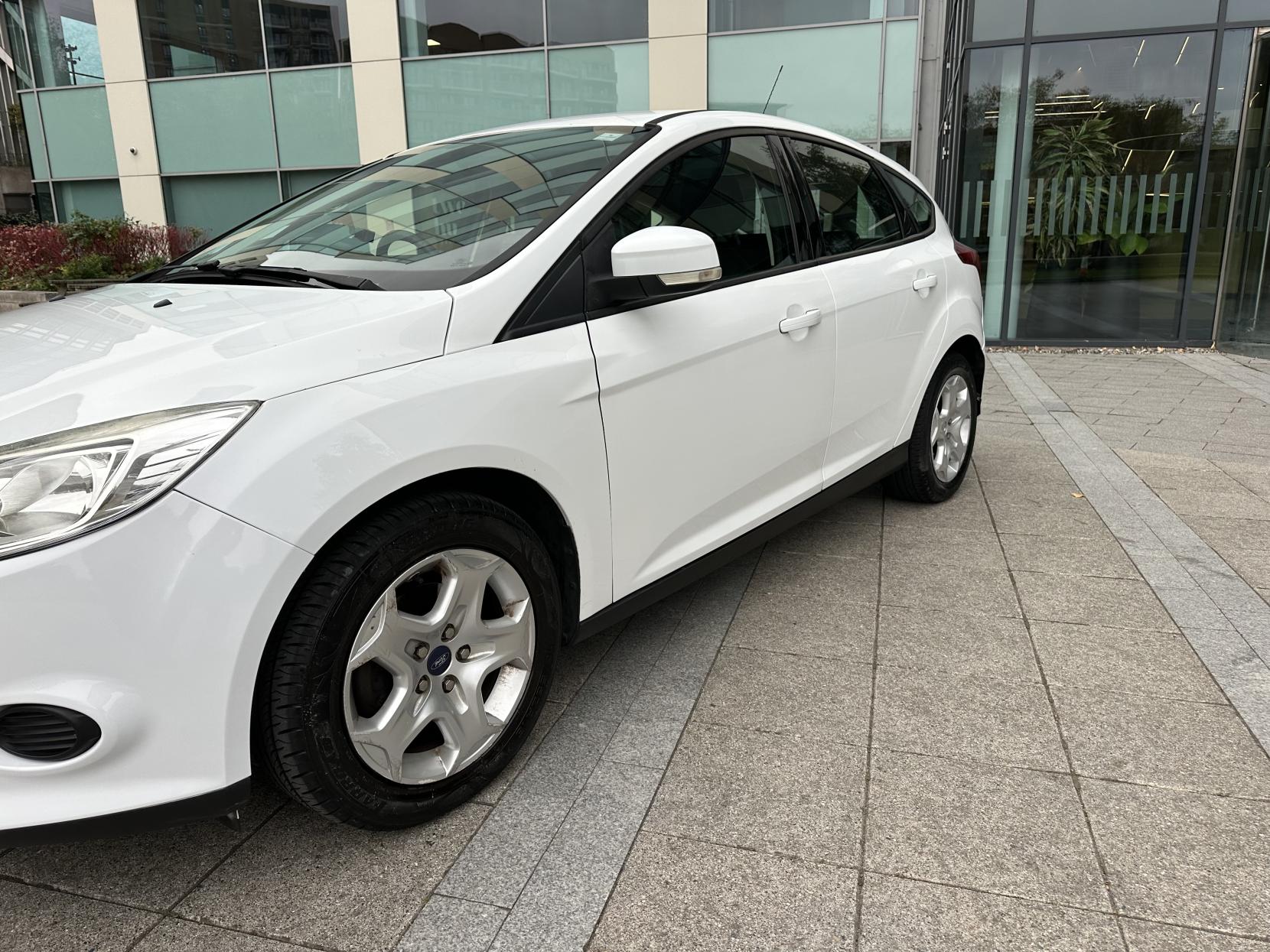 Ford Focus 1.6 Edge Hatchback 5dr Petrol Powershift Euro 5 (125 ps)