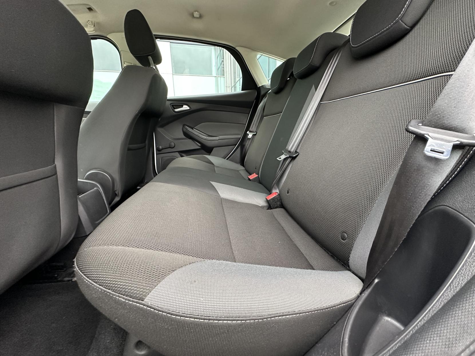 Ford Focus 1.6 Edge Hatchback 5dr Petrol Powershift Euro 5 (125 ps)