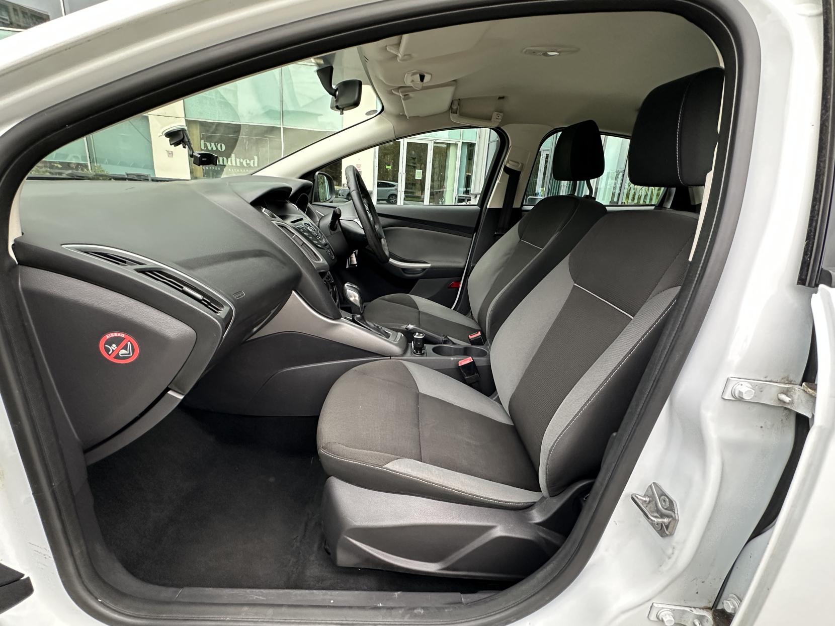 Ford Focus 1.6 Edge Hatchback 5dr Petrol Powershift Euro 5 (125 ps)