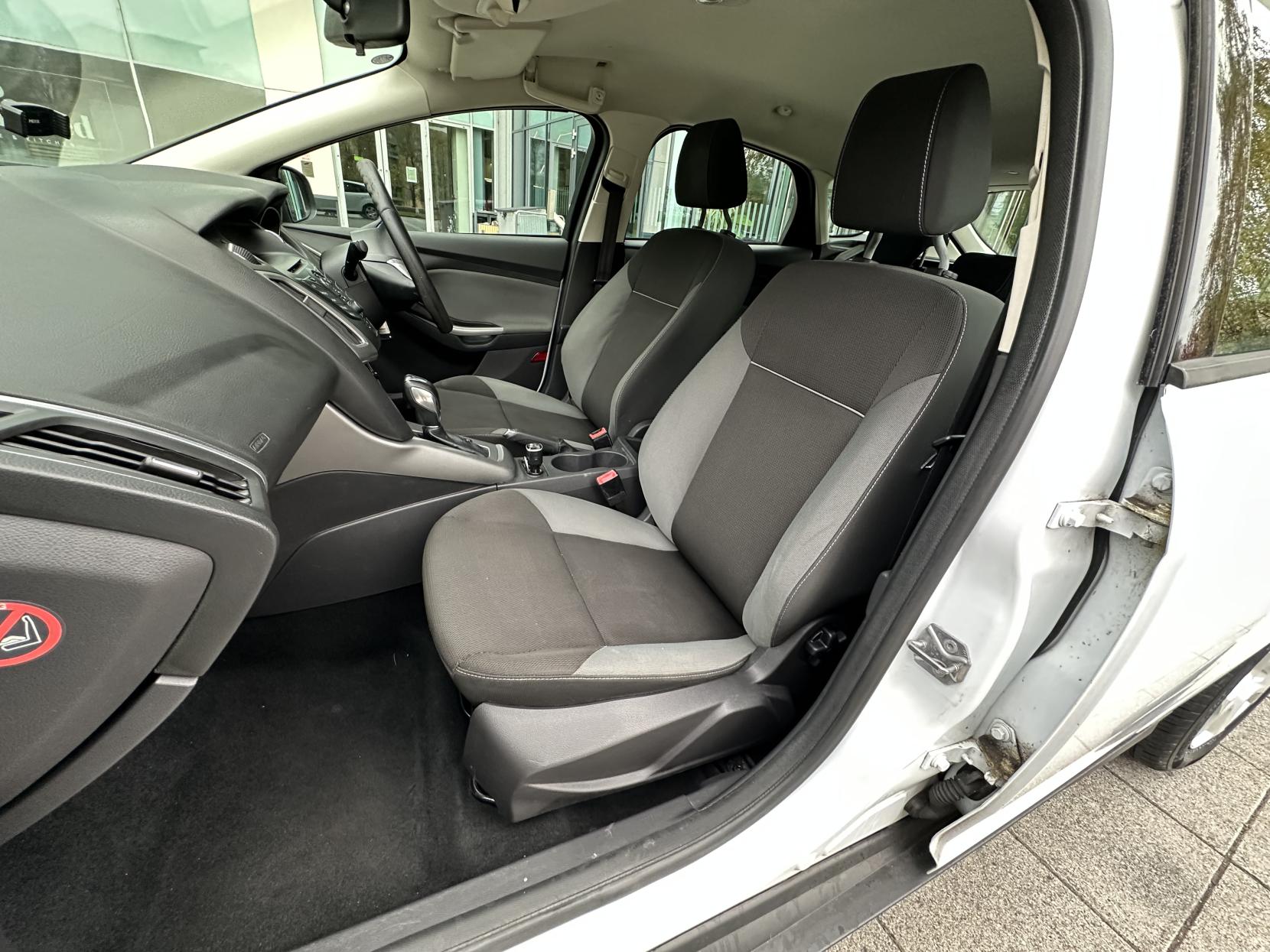 Ford Focus 1.6 Edge Hatchback 5dr Petrol Powershift Euro 5 (125 ps)