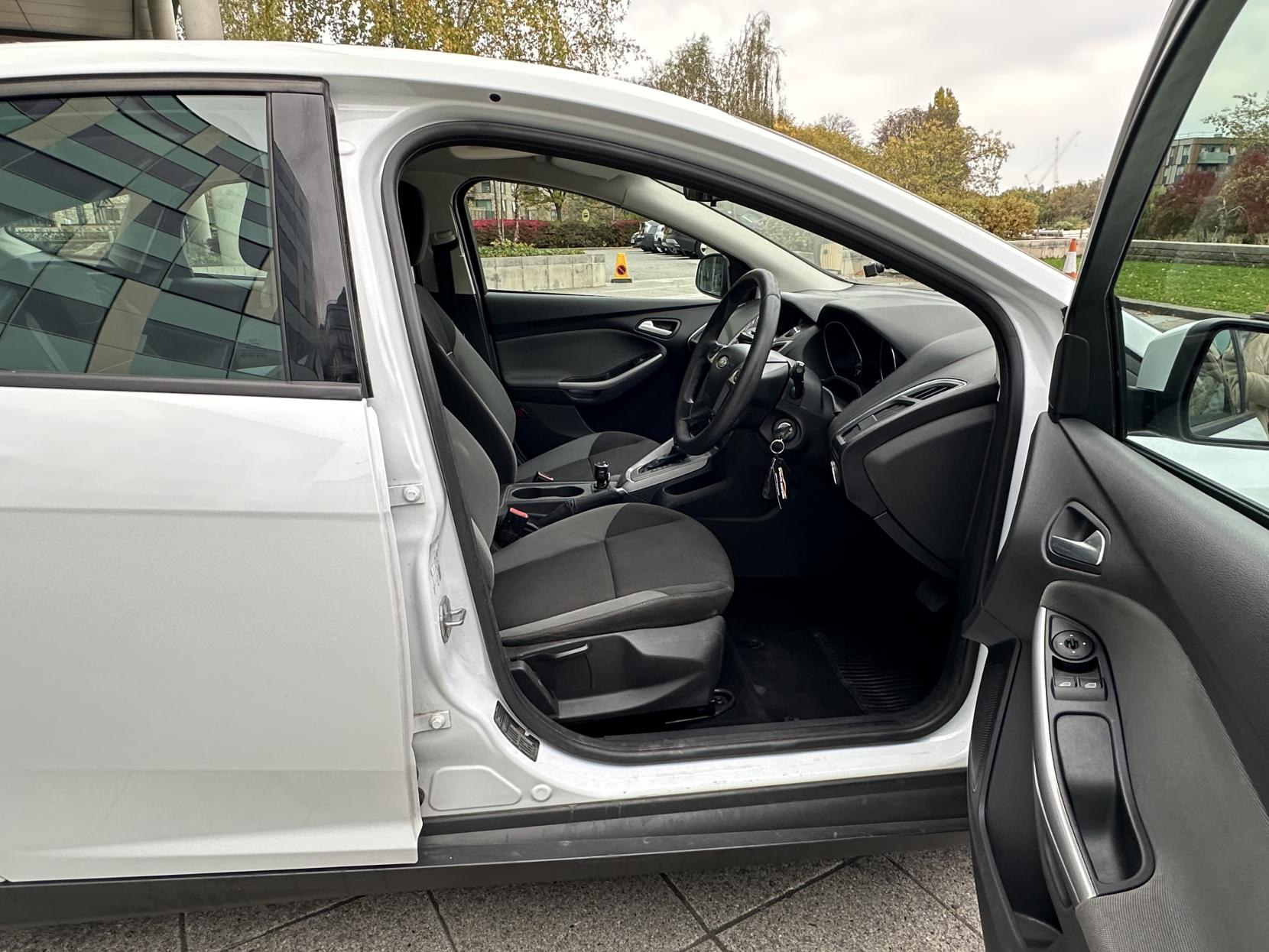 Ford Focus 1.6 Edge Hatchback 5dr Petrol Powershift Euro 5 (125 ps)