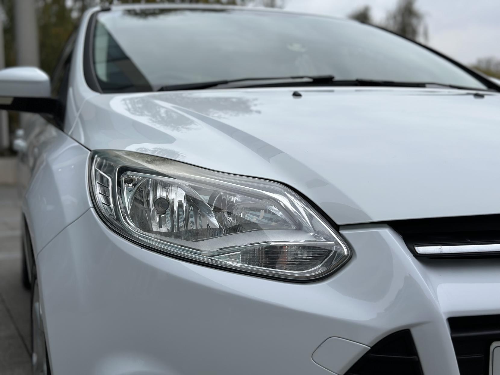 Ford Focus 1.6 Edge Hatchback 5dr Petrol Powershift Euro 5 (125 ps)