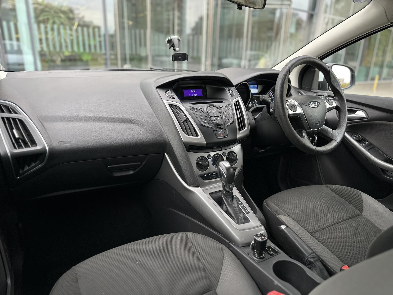Ford Focus 1.6 Edge Hatchback 5dr Petrol Powershift Euro 5 (125 ps)