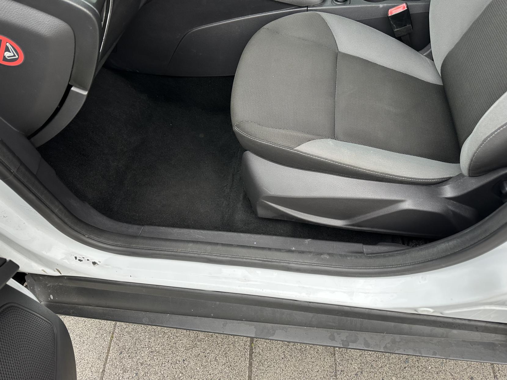 Ford Focus 1.6 Edge Hatchback 5dr Petrol Powershift Euro 5 (125 ps)