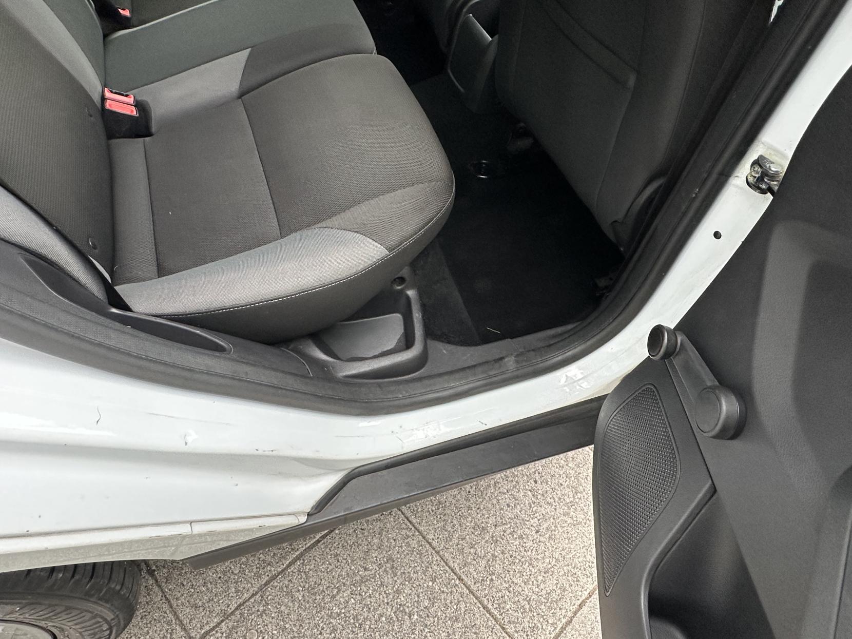 Ford Focus 1.6 Edge Hatchback 5dr Petrol Powershift Euro 5 (125 ps)