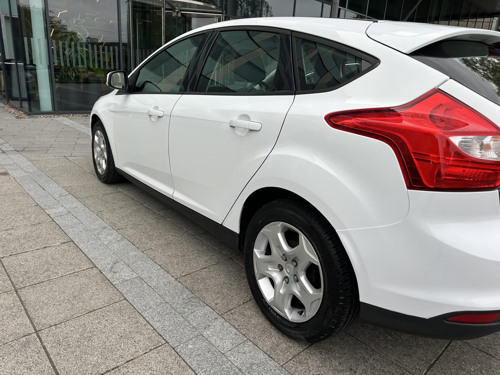 Ford Focus 1.6 Edge Hatchback 5dr Petrol Powershift Euro 5 (125 ps)