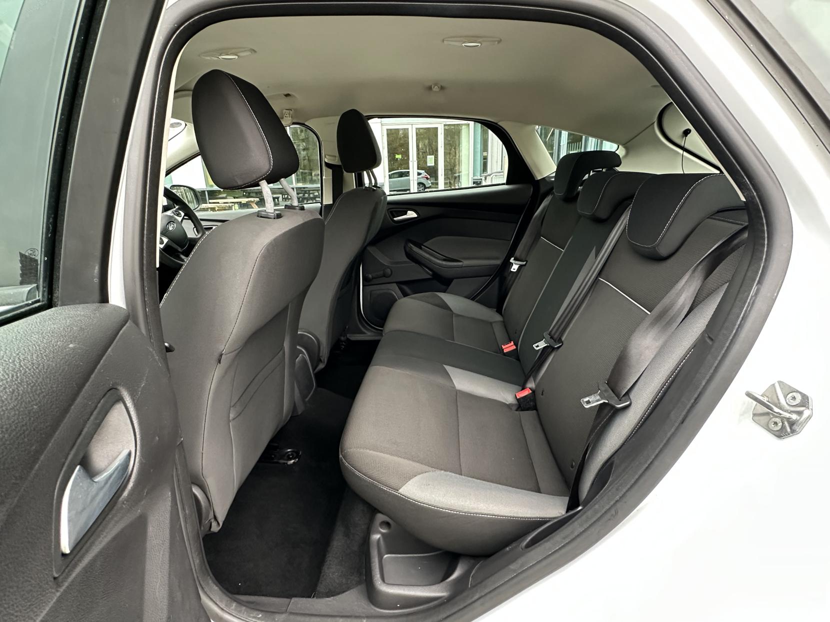 Ford Focus 1.6 Edge Hatchback 5dr Petrol Powershift Euro 5 (125 ps)
