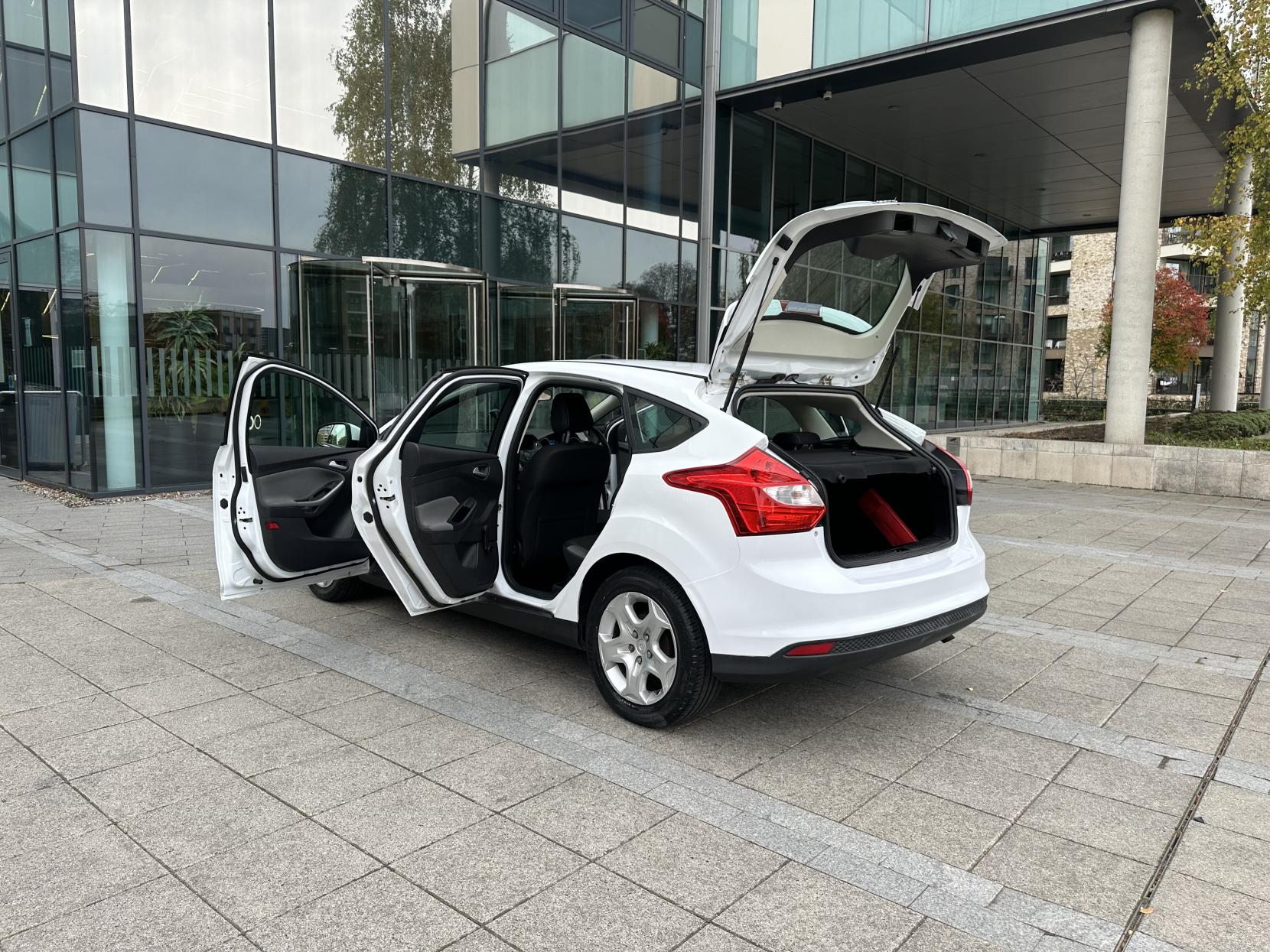 Ford Focus 1.6 Edge Hatchback 5dr Petrol Powershift Euro 5 (125 ps)