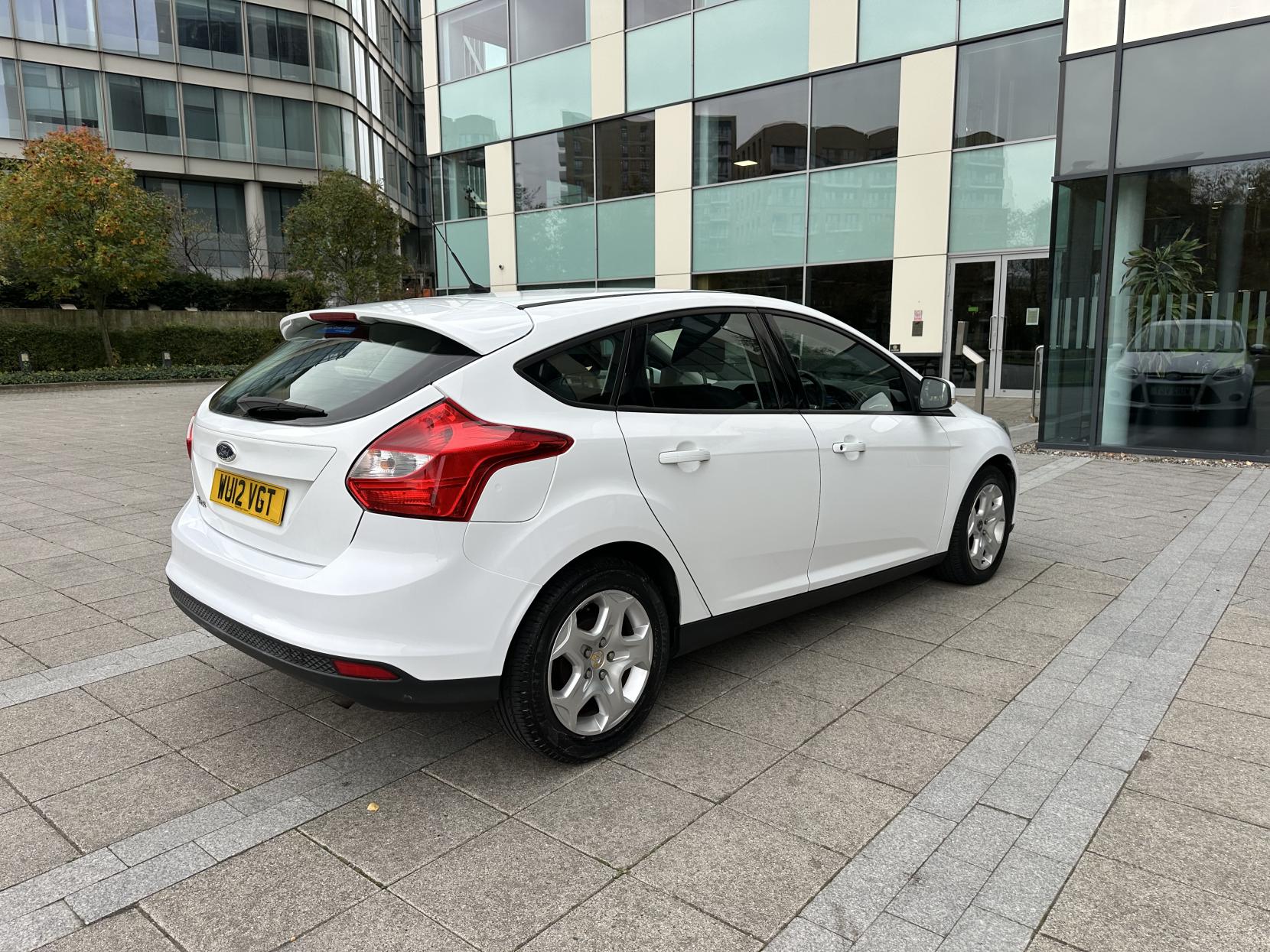 Ford Focus 1.6 Edge Hatchback 5dr Petrol Powershift Euro 5 (125 ps)