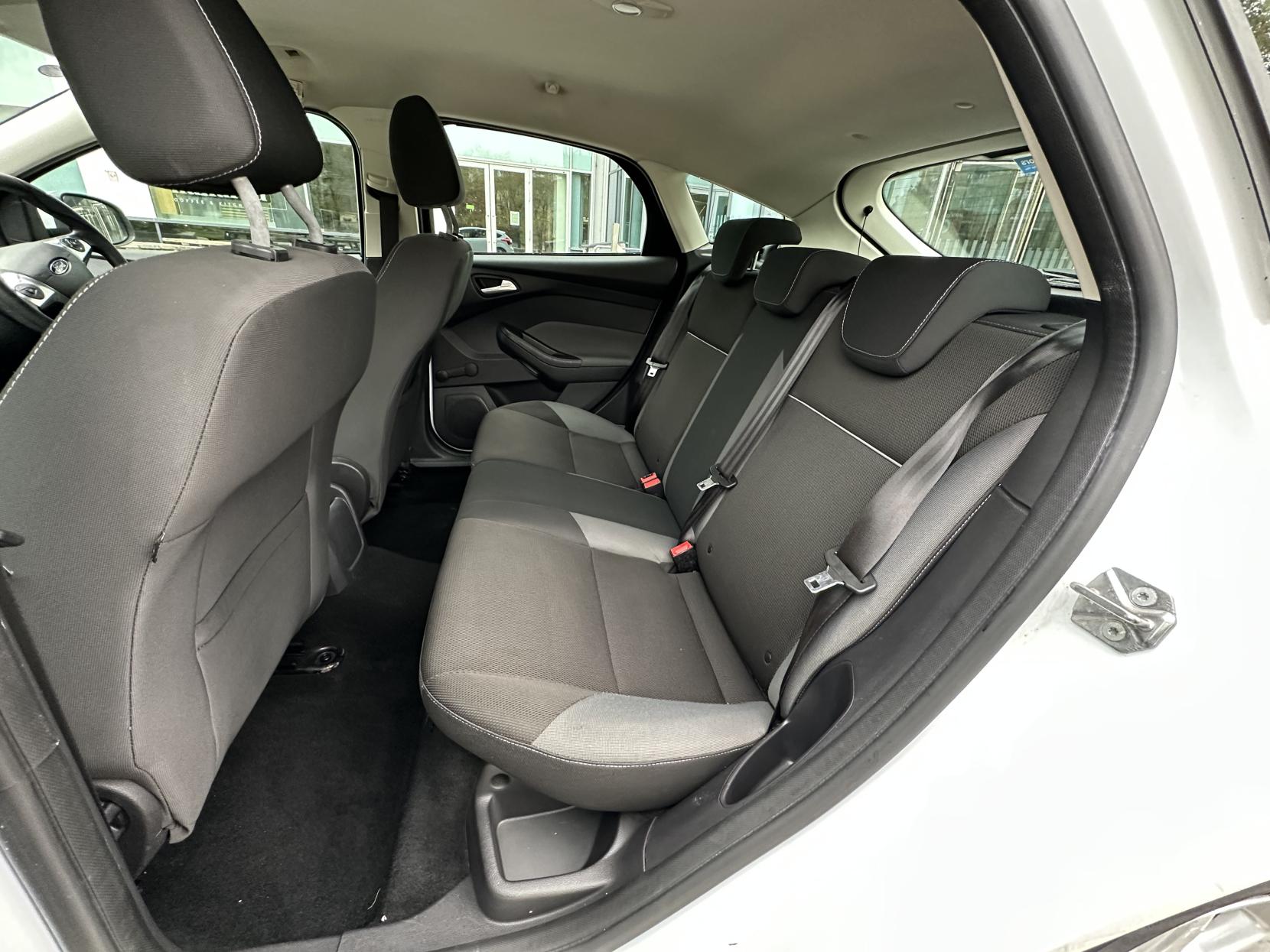 Ford Focus 1.6 Edge Hatchback 5dr Petrol Powershift Euro 5 (125 ps)