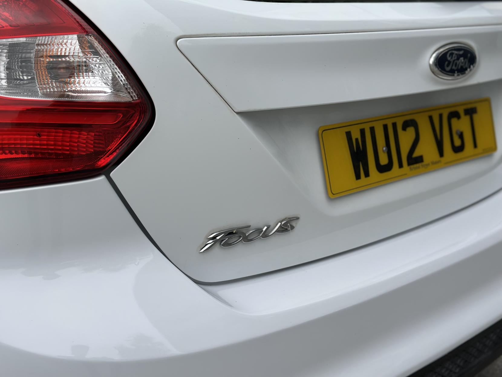 Ford Focus 1.6 Edge Hatchback 5dr Petrol Powershift Euro 5 (125 ps)