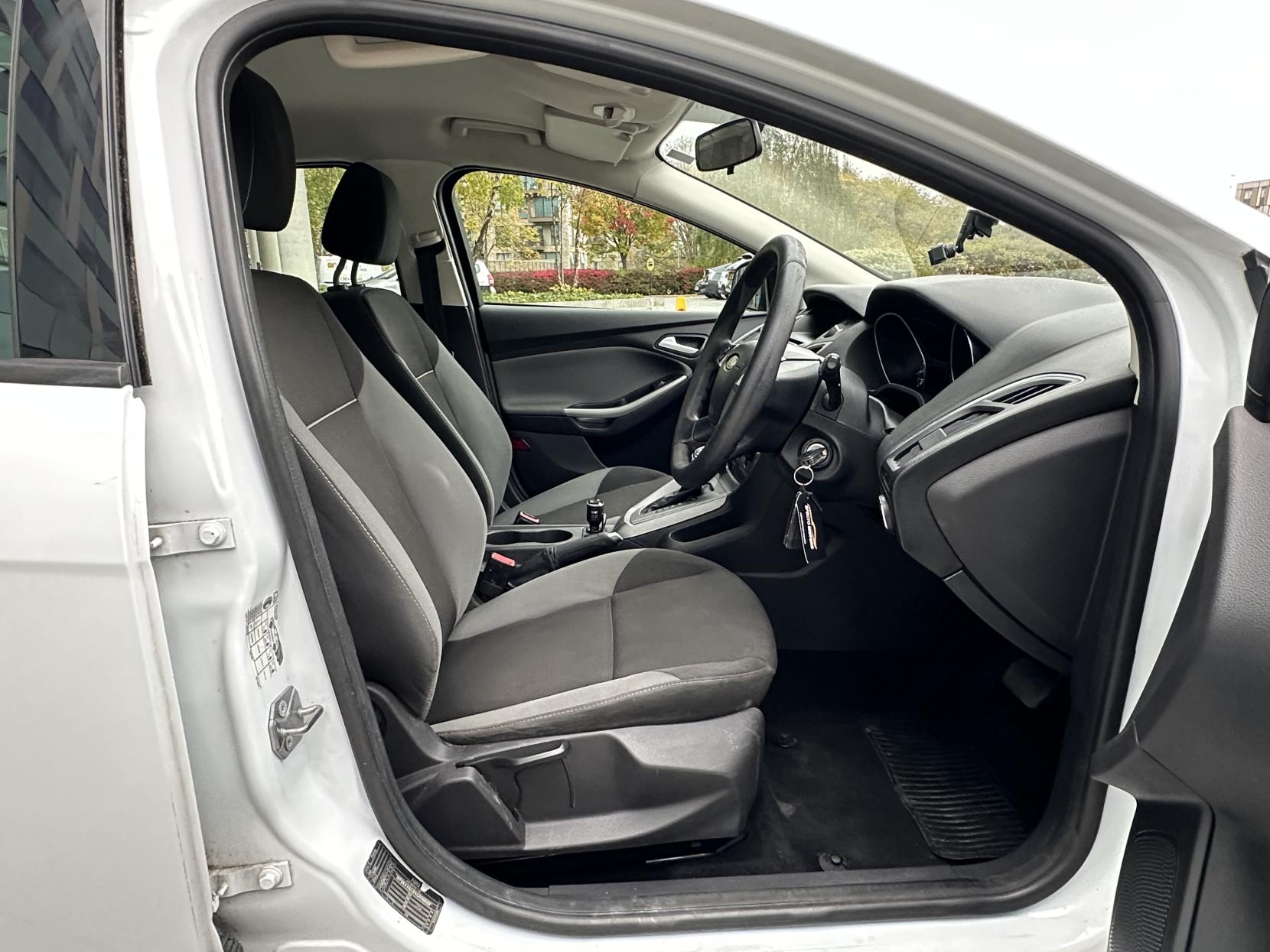 Ford Focus 1.6 Edge Hatchback 5dr Petrol Powershift Euro 5 (125 ps)