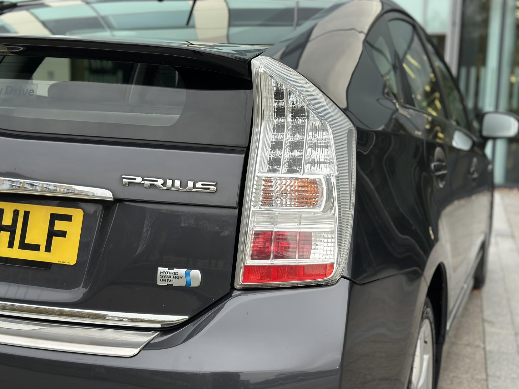 Toyota Prius 1.8 VVT-h T Spirit Hatchback 5dr Petrol Hybrid CVT Euro 5 (s/s) (136 ps)