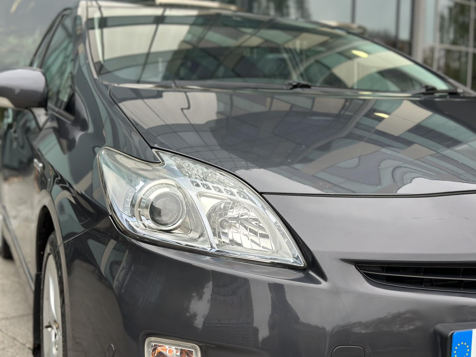 Toyota Prius 1.8 VVT-h T Spirit Hatchback 5dr Petrol Hybrid CVT Euro 5 (s/s) (136 ps)