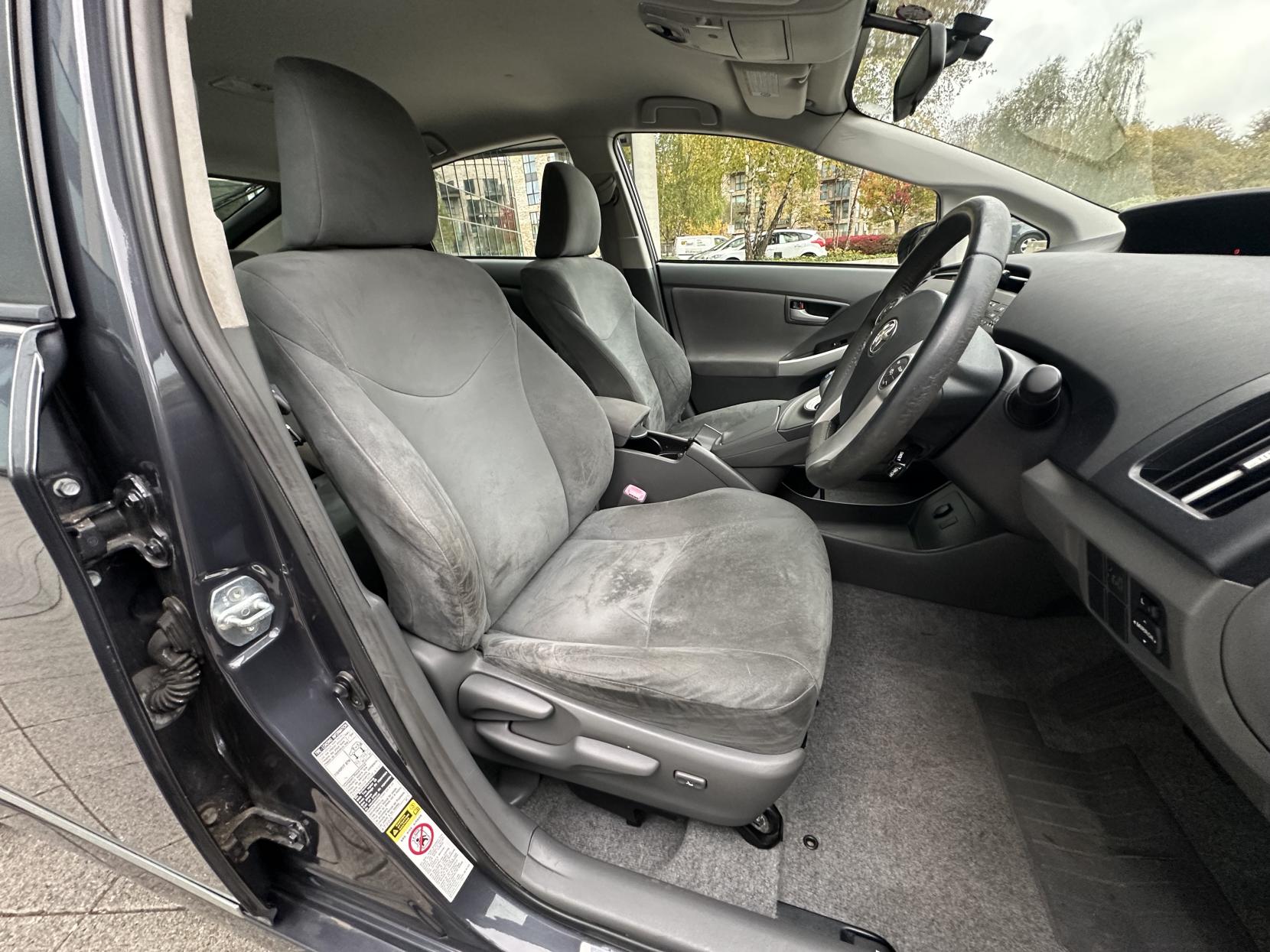 Toyota Prius 1.8 VVT-h T Spirit Hatchback 5dr Petrol Hybrid CVT Euro 5 (s/s) (136 ps)