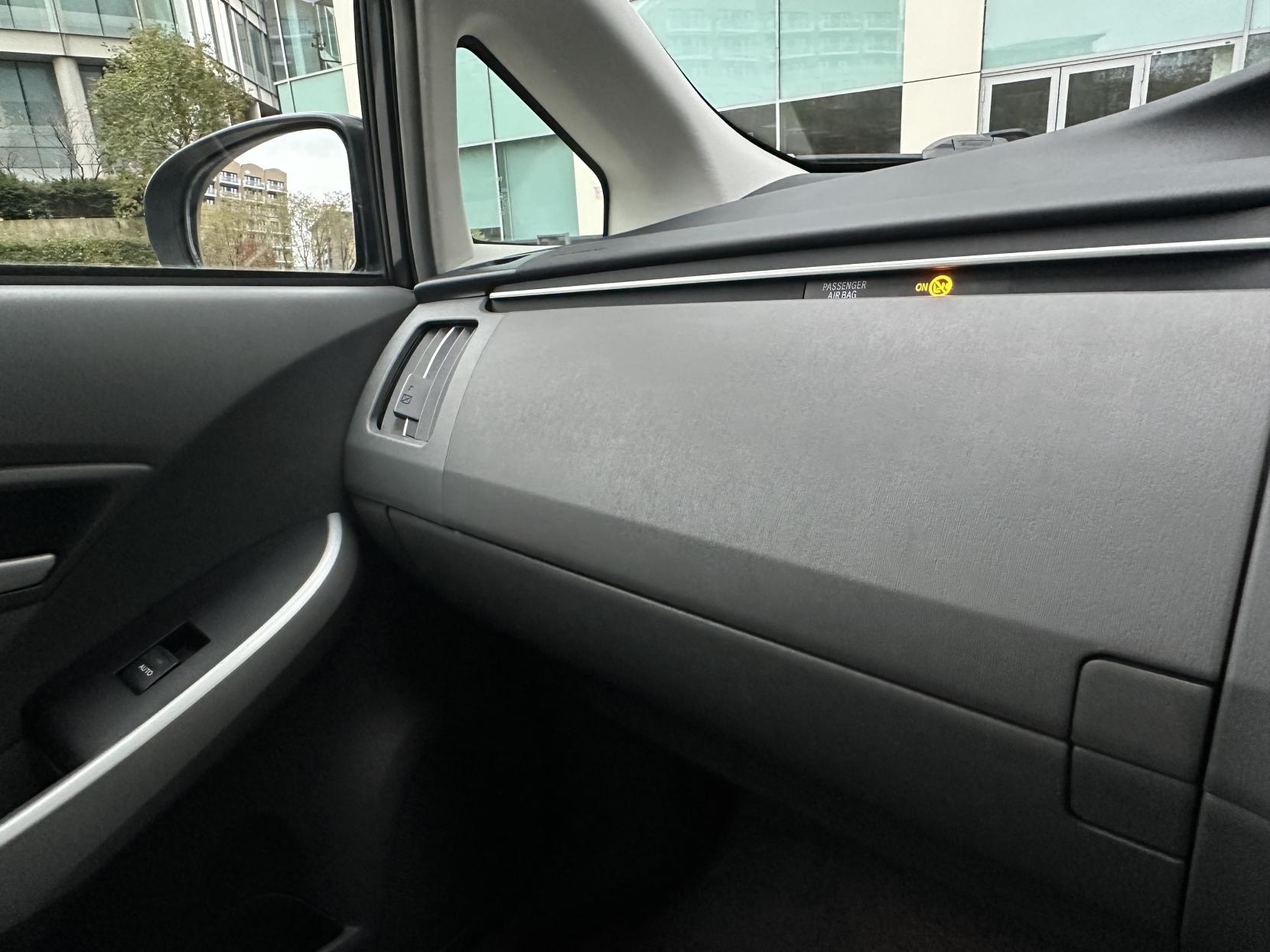 Toyota Prius 1.8 VVT-h T Spirit Hatchback 5dr Petrol Hybrid CVT Euro 5 (s/s) (136 ps)