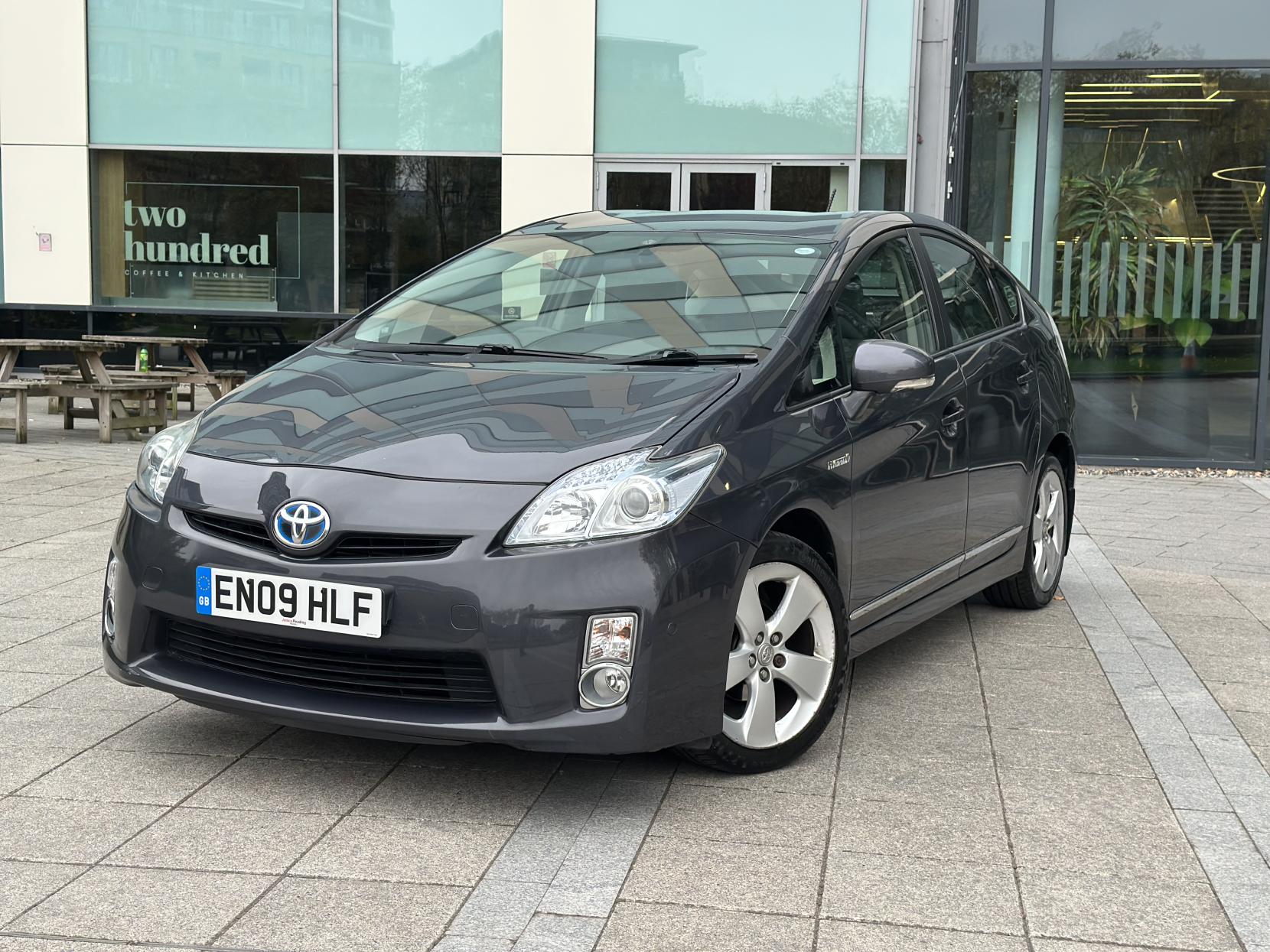 Toyota Prius 1.8 VVT-h T Spirit Hatchback 5dr Petrol Hybrid CVT Euro 5 (s/s) (136 ps)