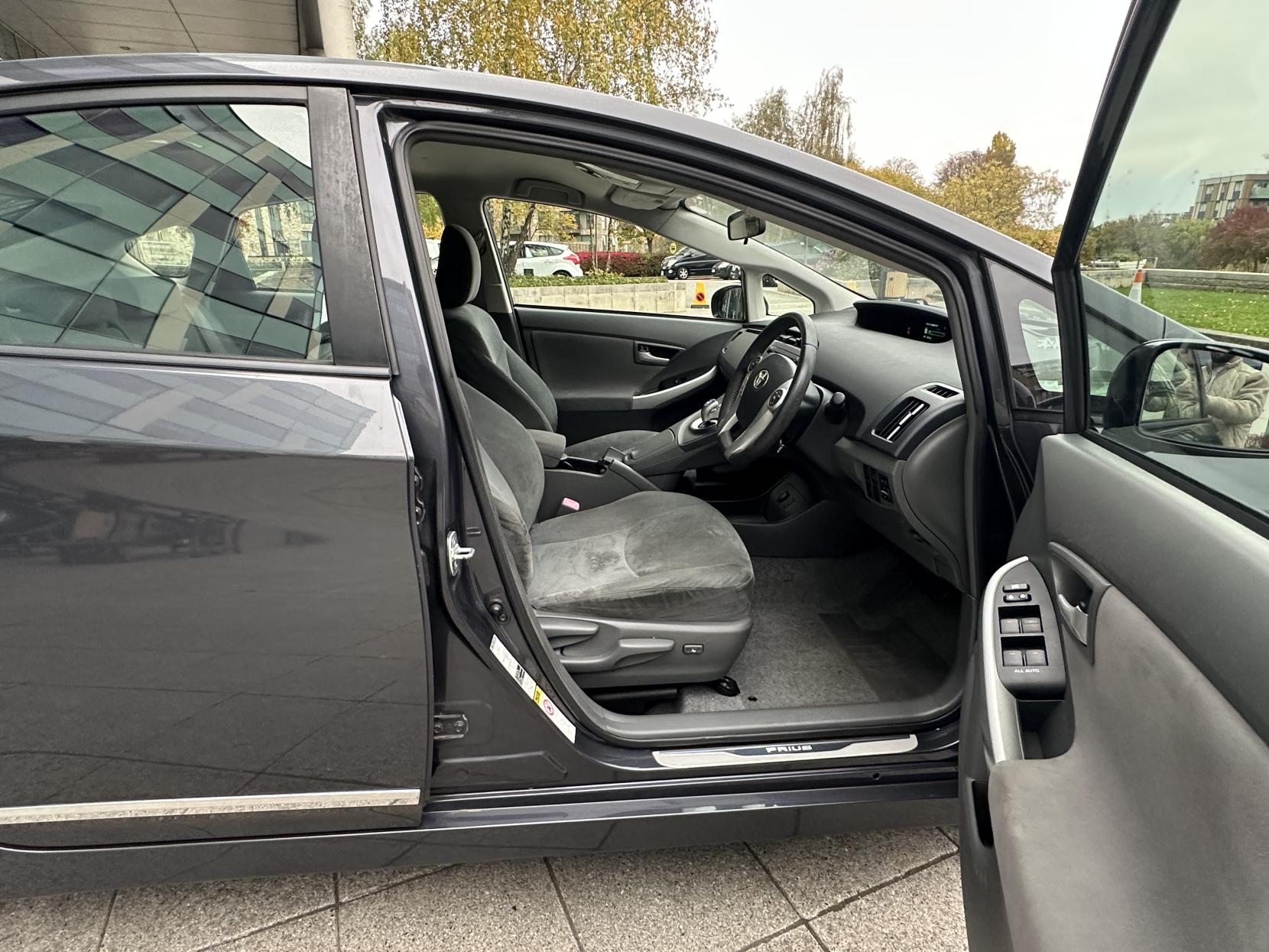 Toyota Prius 1.8 VVT-h T Spirit Hatchback 5dr Petrol Hybrid CVT Euro 5 (s/s) (136 ps)