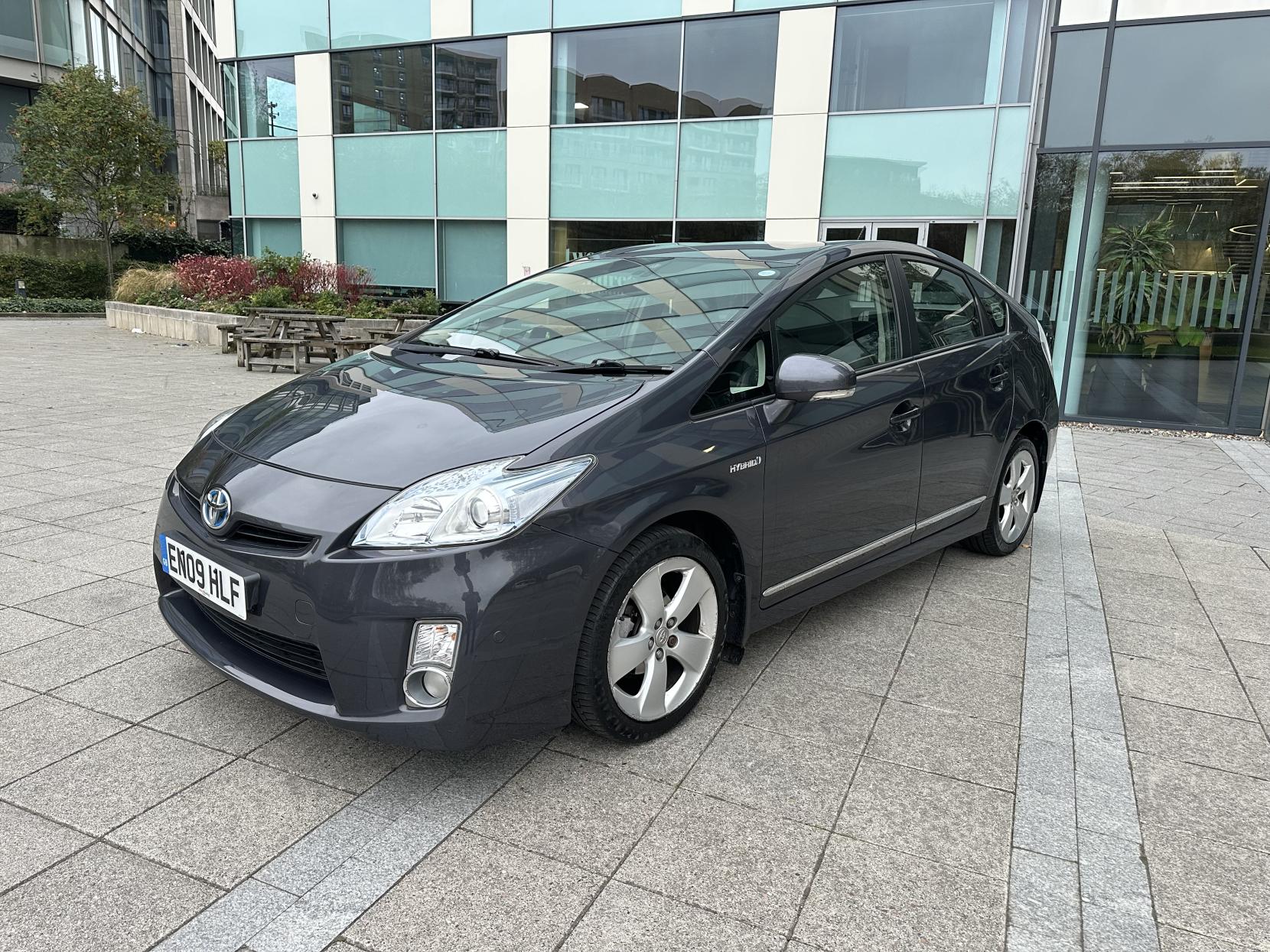Toyota Prius 1.8 VVT-h T Spirit Hatchback 5dr Petrol Hybrid CVT Euro 5 (s/s) (136 ps)