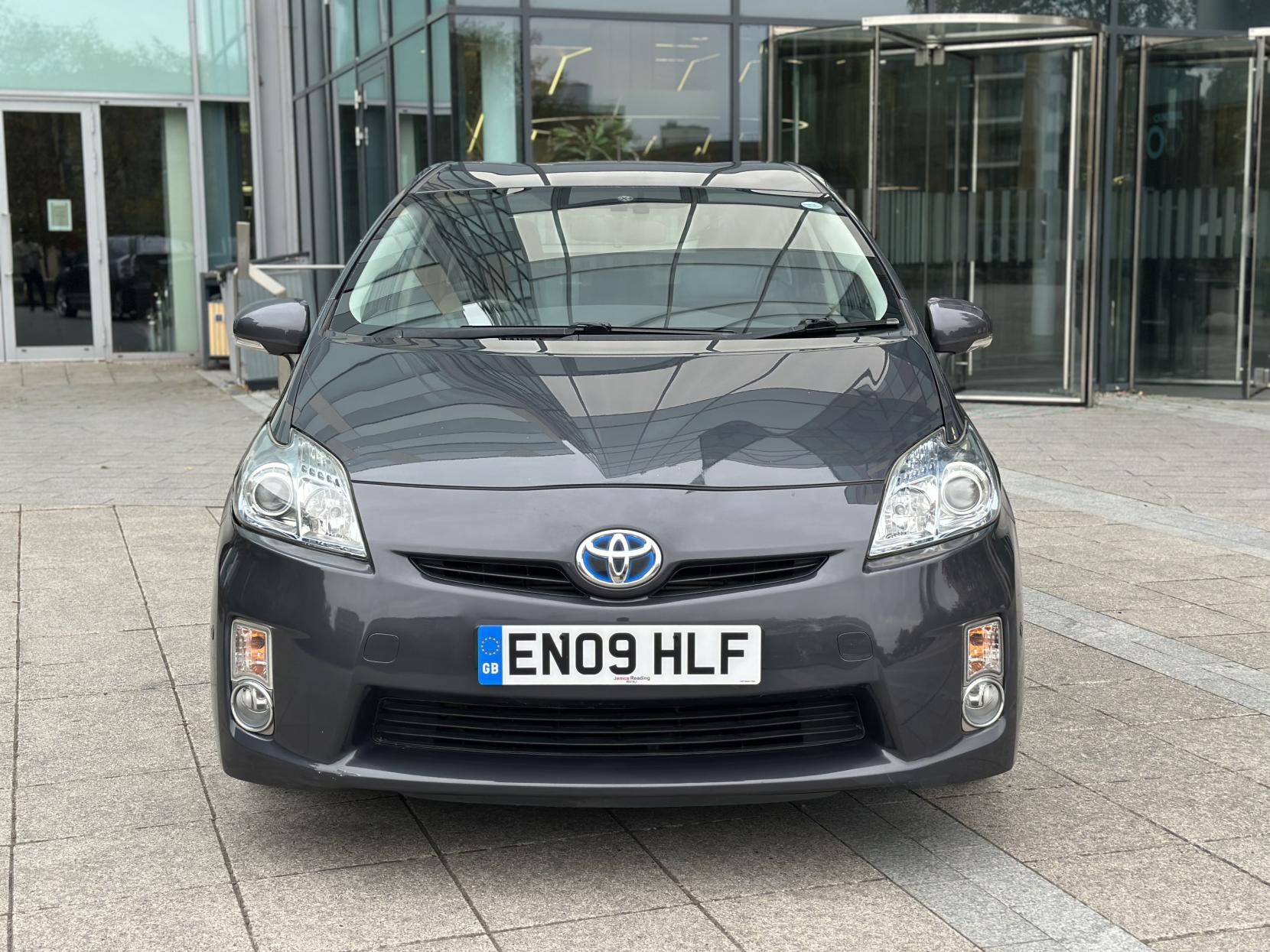 Toyota Prius 1.8 VVT-h T Spirit Hatchback 5dr Petrol Hybrid CVT Euro 5 (s/s) (136 ps)