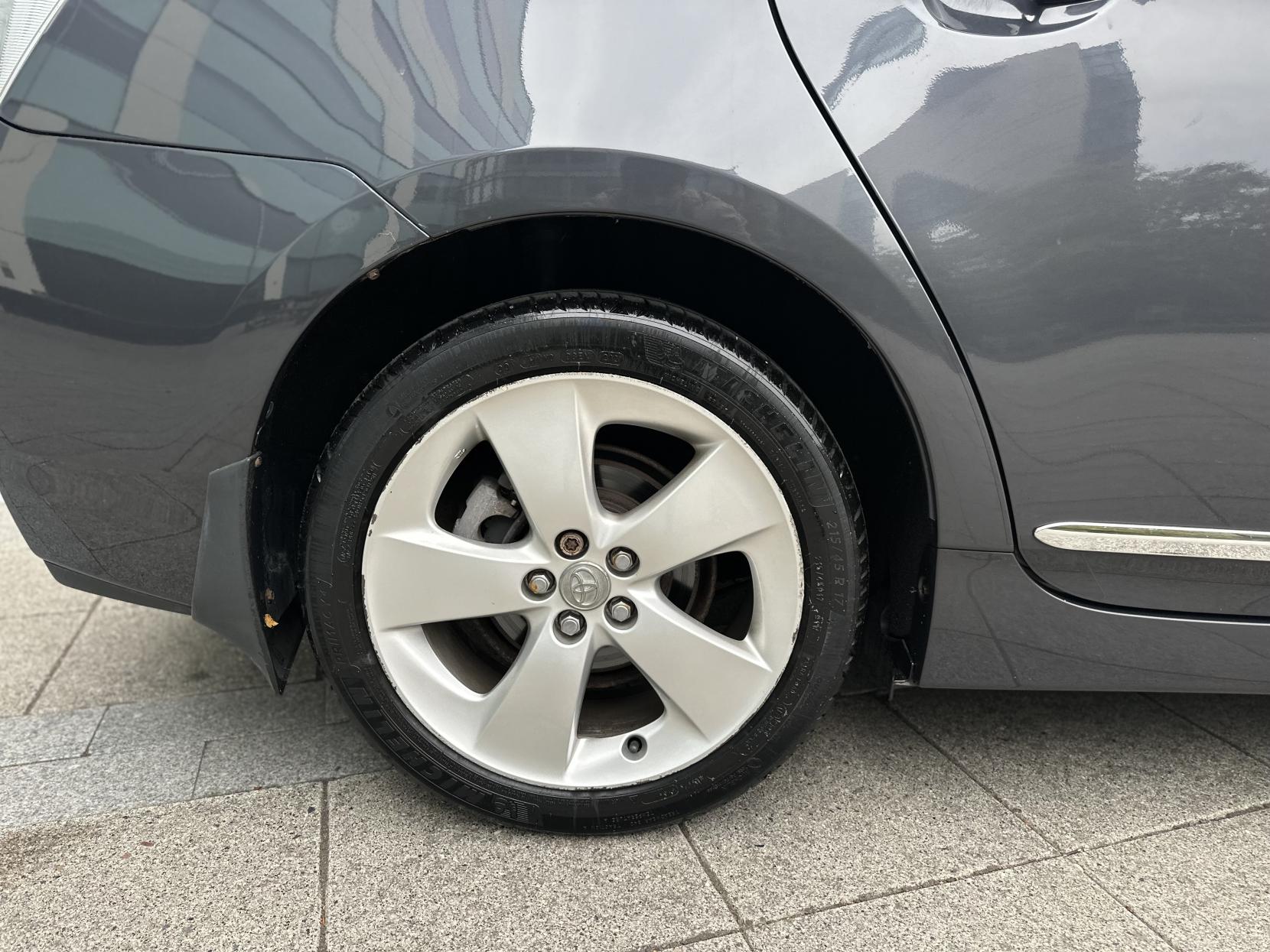 Toyota Prius 1.8 VVT-h T Spirit Hatchback 5dr Petrol Hybrid CVT Euro 5 (s/s) (136 ps)