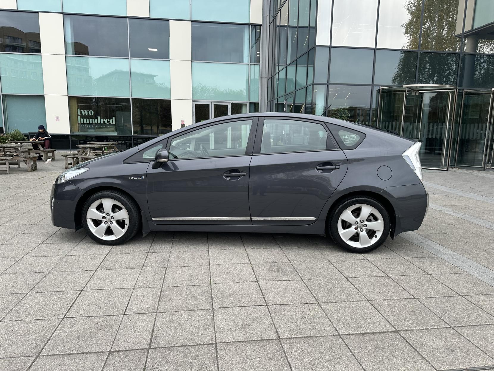 Toyota Prius 1.8 VVT-h T Spirit Hatchback 5dr Petrol Hybrid CVT Euro 5 (s/s) (136 ps)