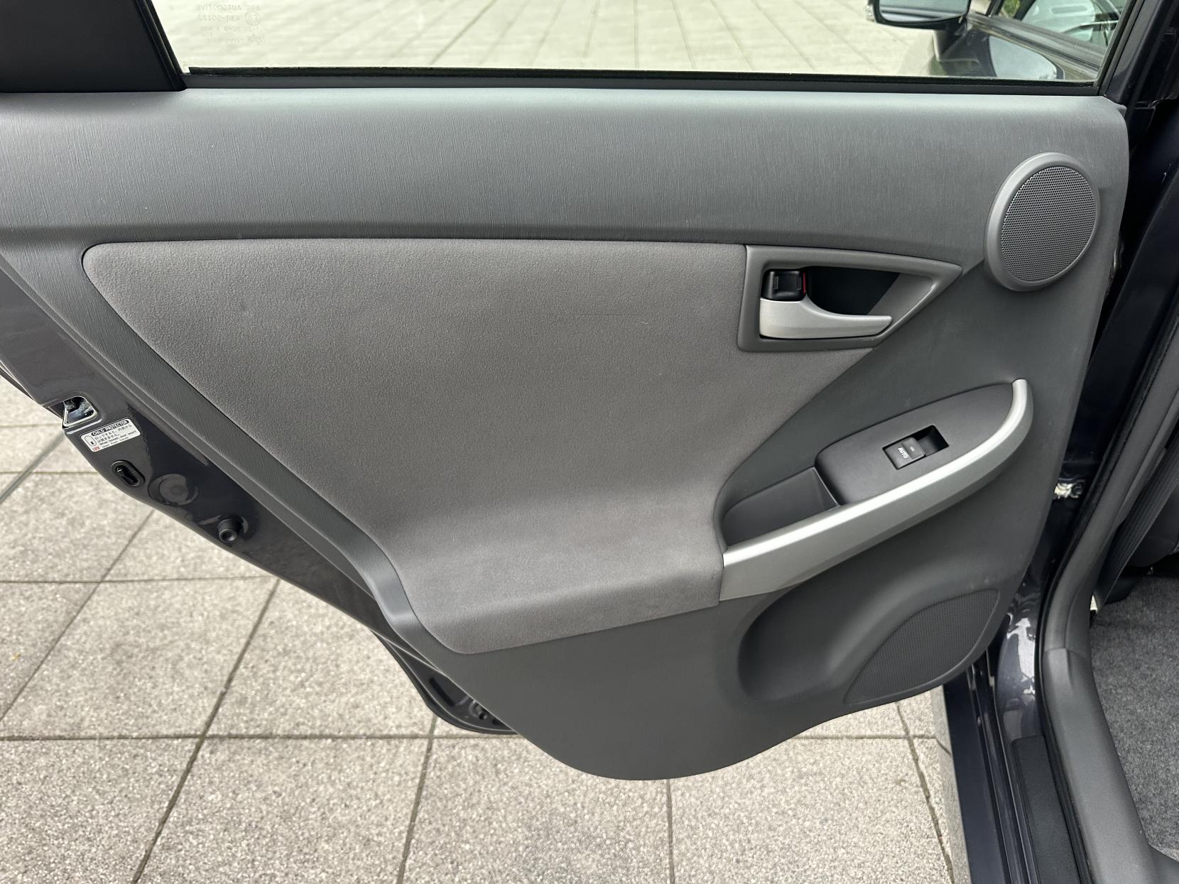 Toyota Prius 1.8 VVT-h T Spirit Hatchback 5dr Petrol Hybrid CVT Euro 5 (s/s) (136 ps)