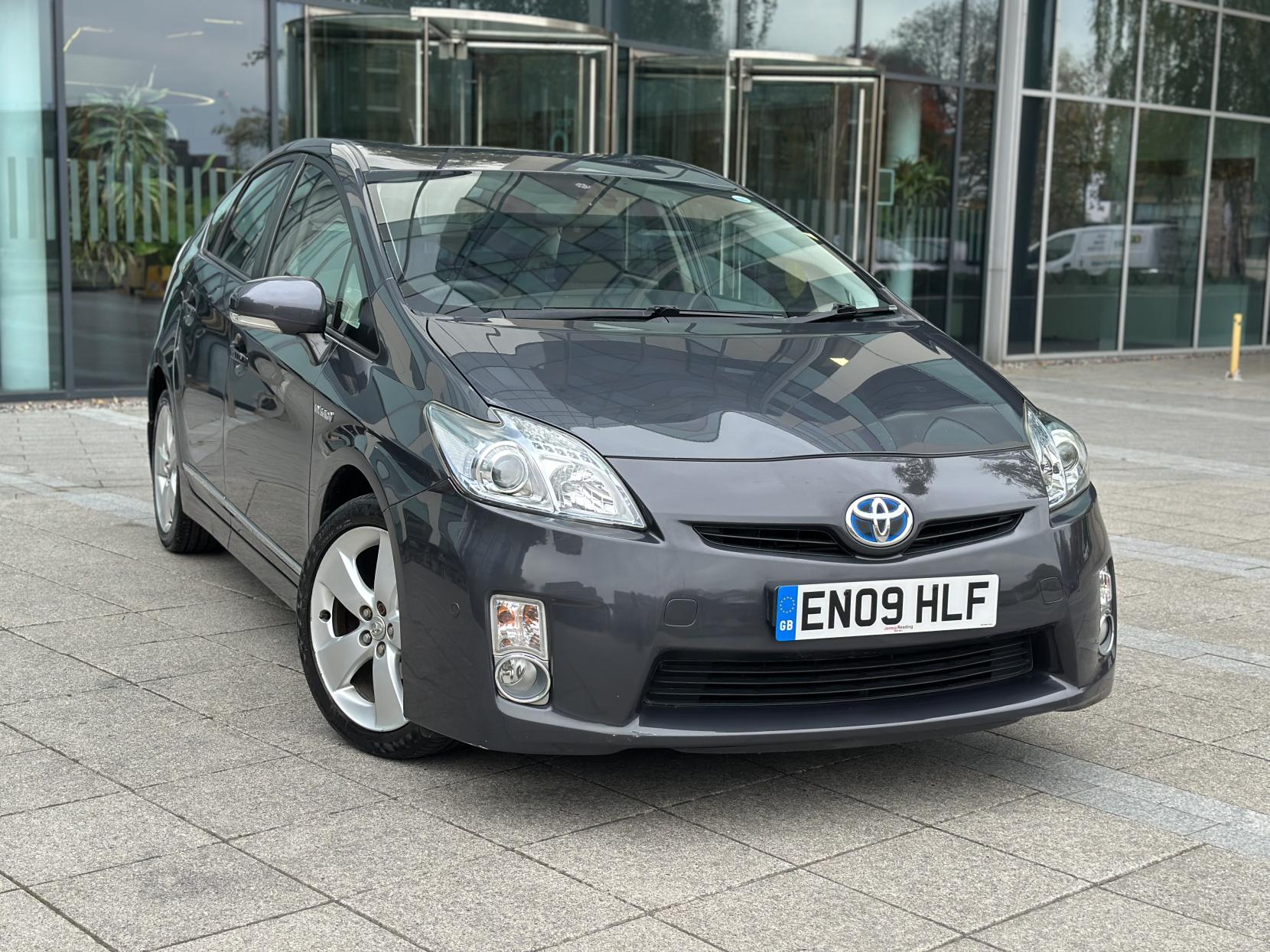 Toyota Prius 1.8 VVT-h T Spirit Hatchback 5dr Petrol Hybrid CVT Euro 5 (s/s) (136 ps)
