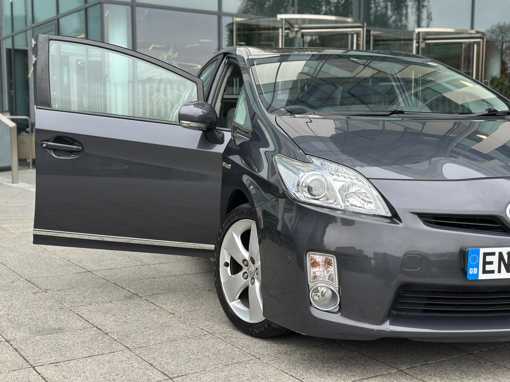 Toyota Prius 1.8 VVT-h T Spirit Hatchback 5dr Petrol Hybrid CVT Euro 5 (s/s) (136 ps)