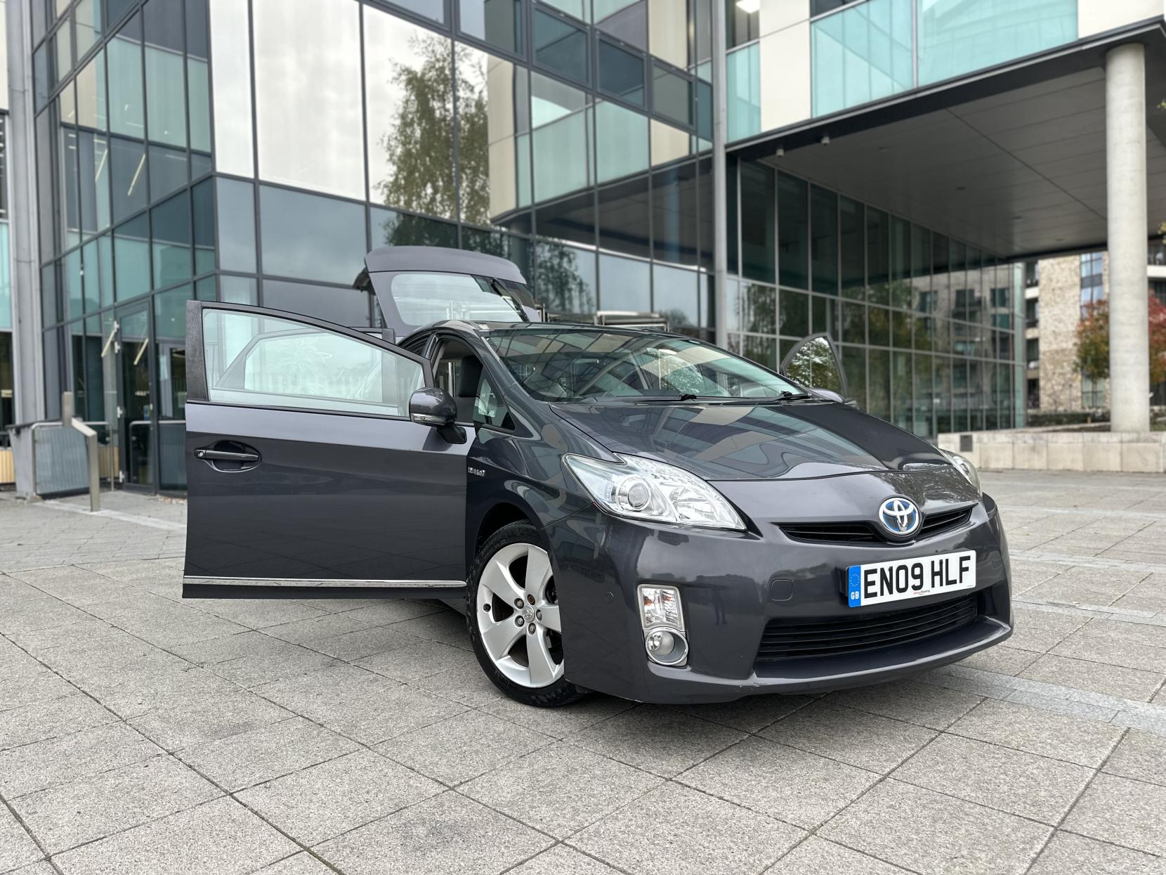 Toyota Prius 1.8 VVT-h T Spirit Hatchback 5dr Petrol Hybrid CVT Euro 5 (s/s) (136 ps)