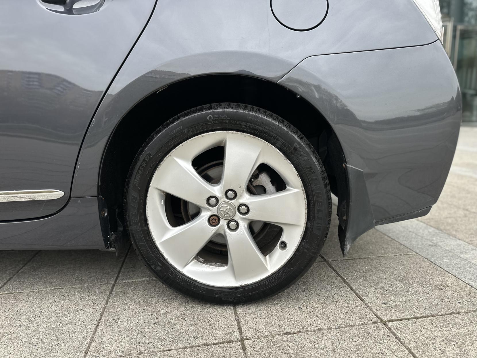 Toyota Prius 1.8 VVT-h T Spirit Hatchback 5dr Petrol Hybrid CVT Euro 5 (s/s) (136 ps)