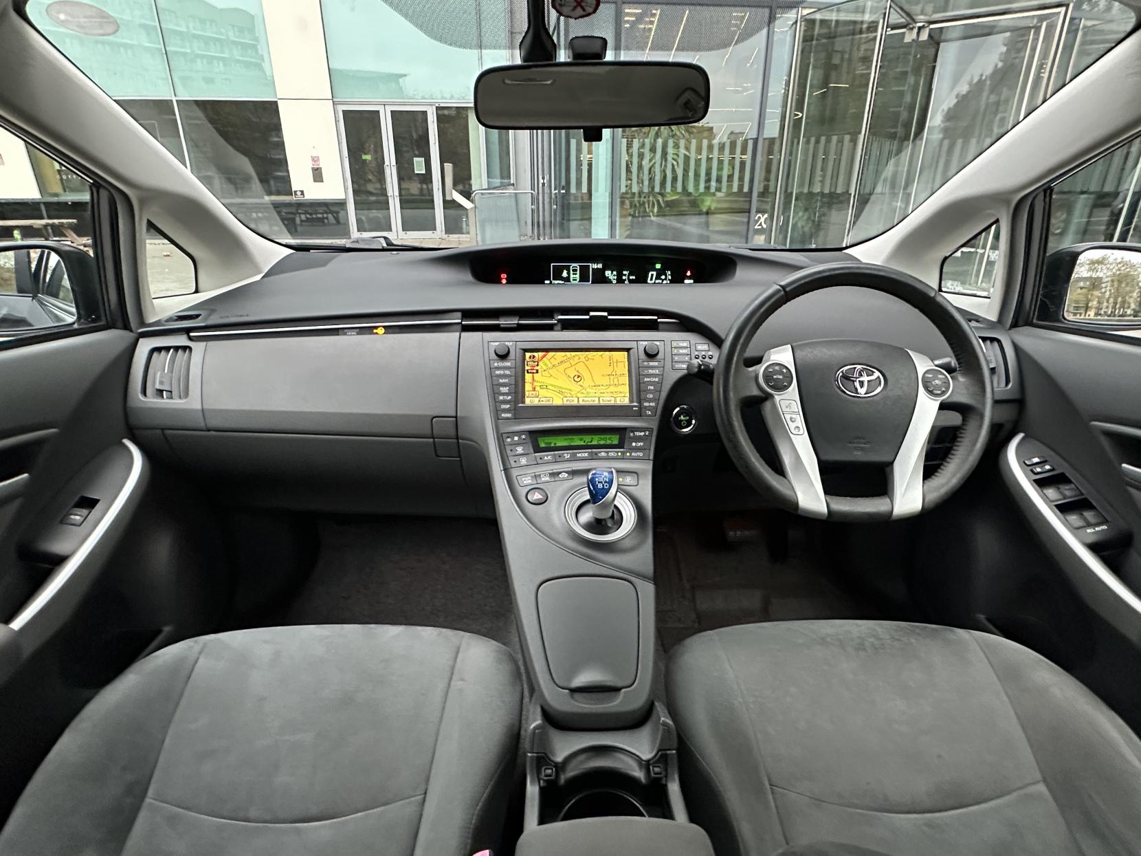 Toyota Prius 1.8 VVT-h T Spirit Hatchback 5dr Petrol Hybrid CVT Euro 5 (s/s) (136 ps)