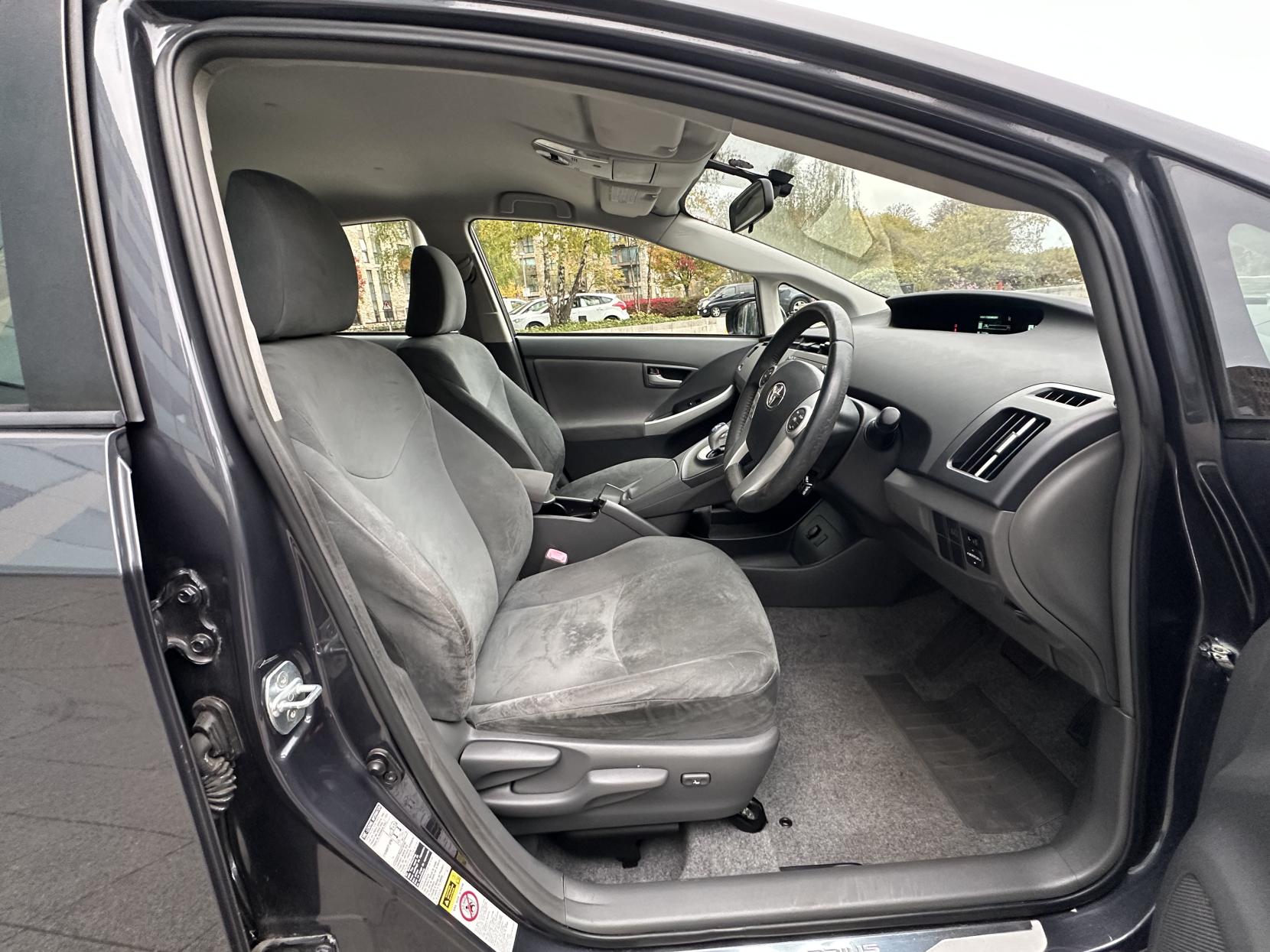 Toyota Prius 1.8 VVT-h T Spirit Hatchback 5dr Petrol Hybrid CVT Euro 5 (s/s) (136 ps)
