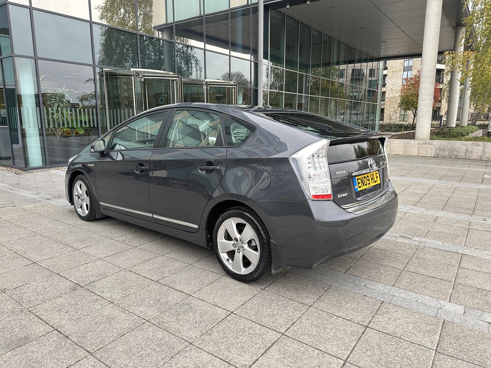 Toyota Prius 1.8 VVT-h T Spirit Hatchback 5dr Petrol Hybrid CVT Euro 5 (s/s) (136 ps)