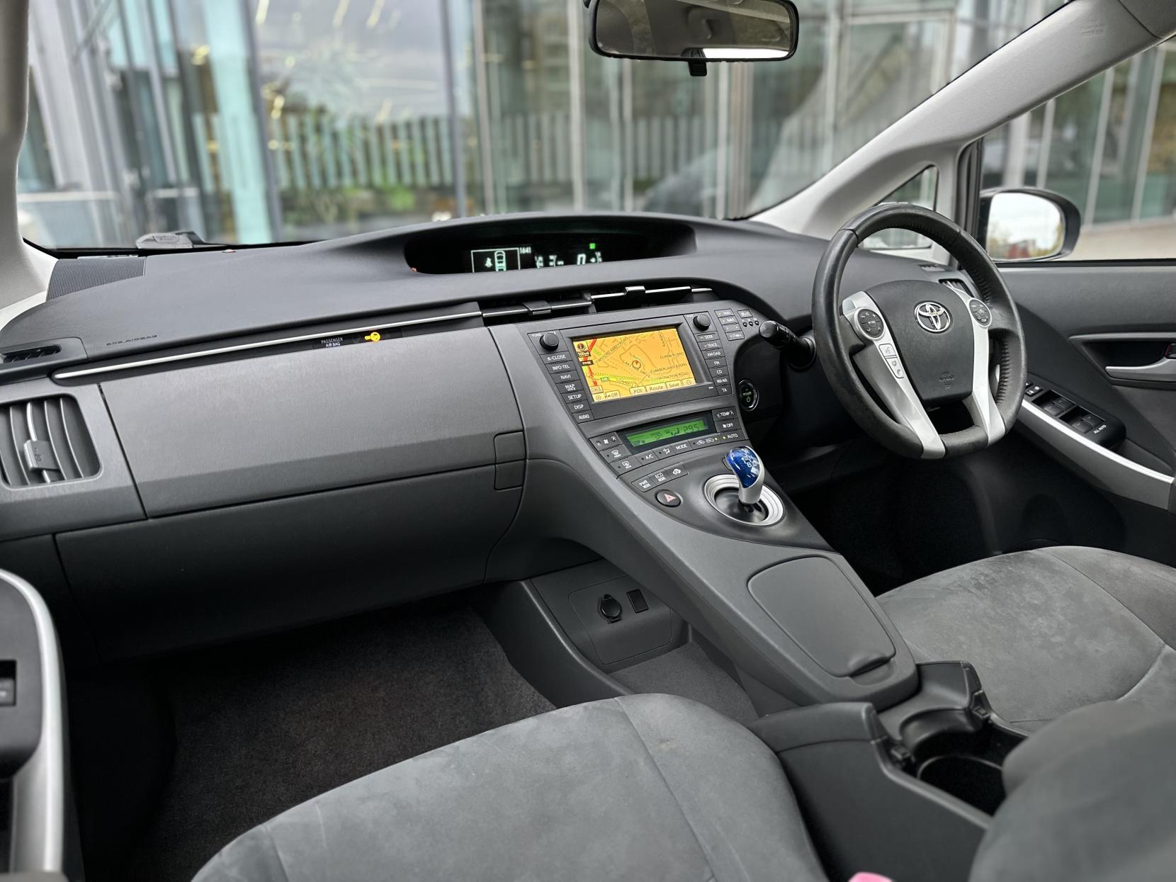 Toyota Prius 1.8 VVT-h T Spirit Hatchback 5dr Petrol Hybrid CVT Euro 5 (s/s) (136 ps)